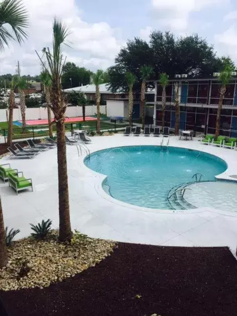 Swimming Pool in Mother Earth Motor Lodge