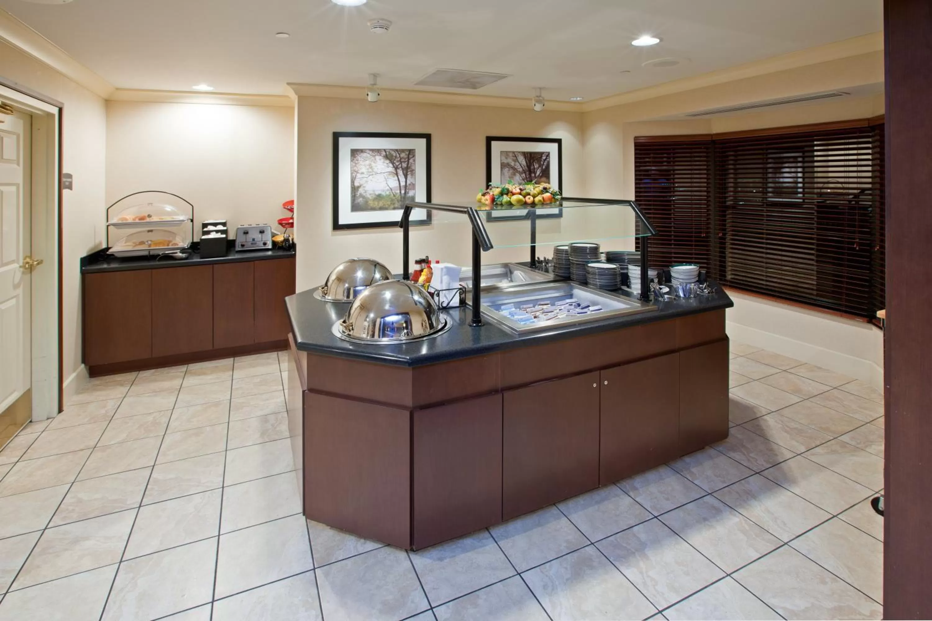 Breakfast in Staybridge Suites Indianapolis-Airport by IHG