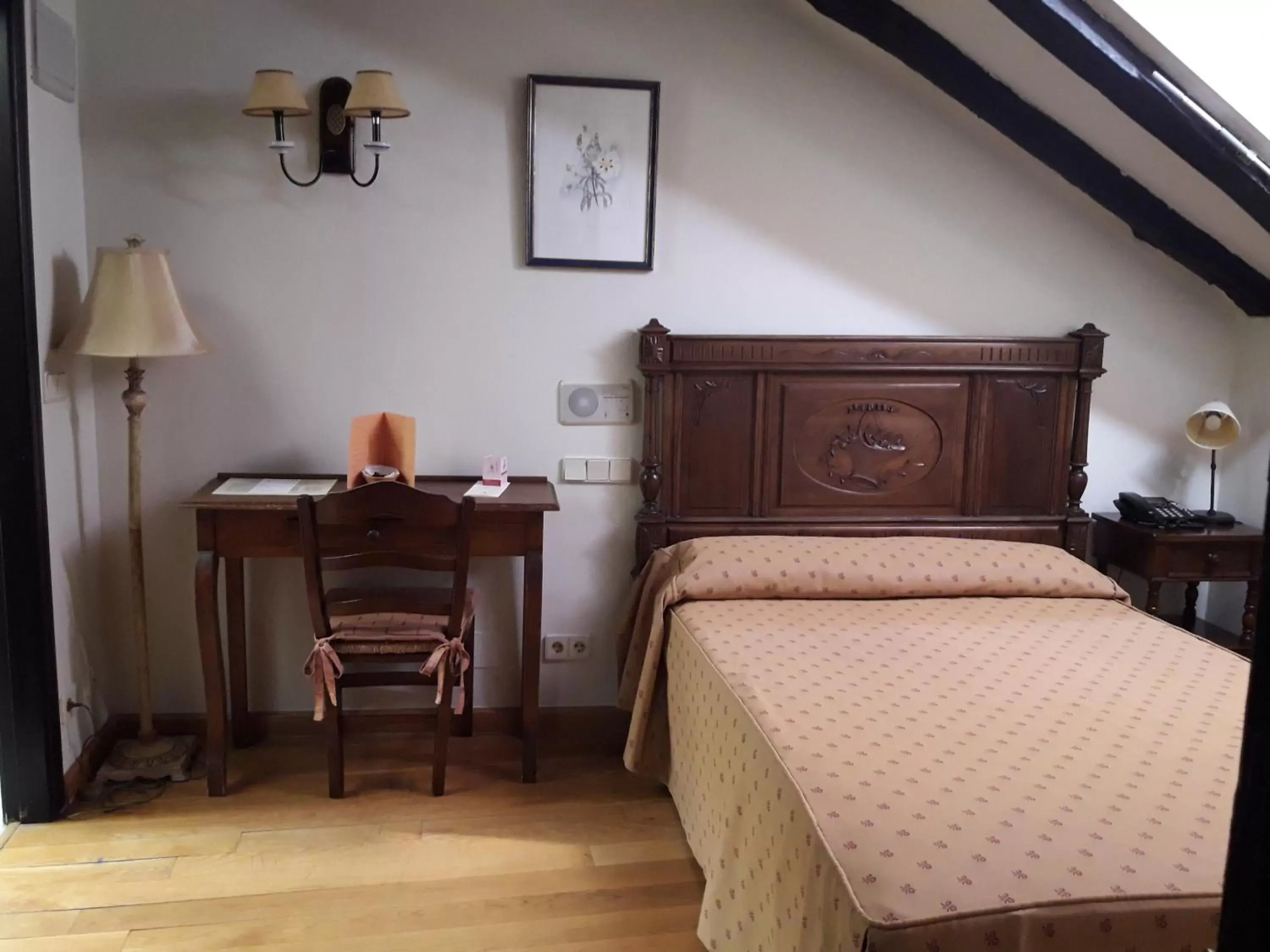 Photo of the whole room, Bed in Hotel La Posada Regia