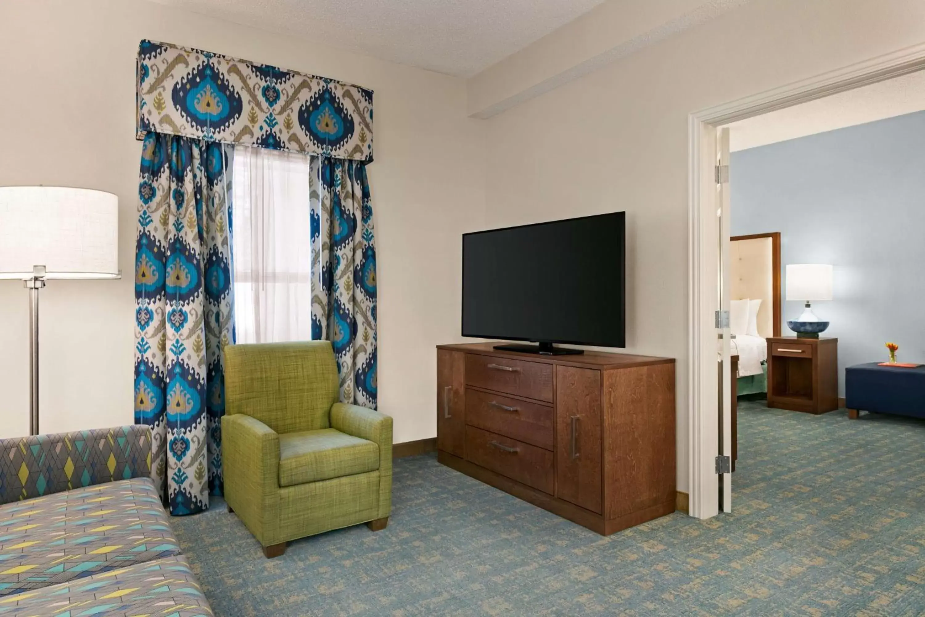 Bedroom, TV/Entertainment Center in Homewood Suites by Hilton Fort Myers