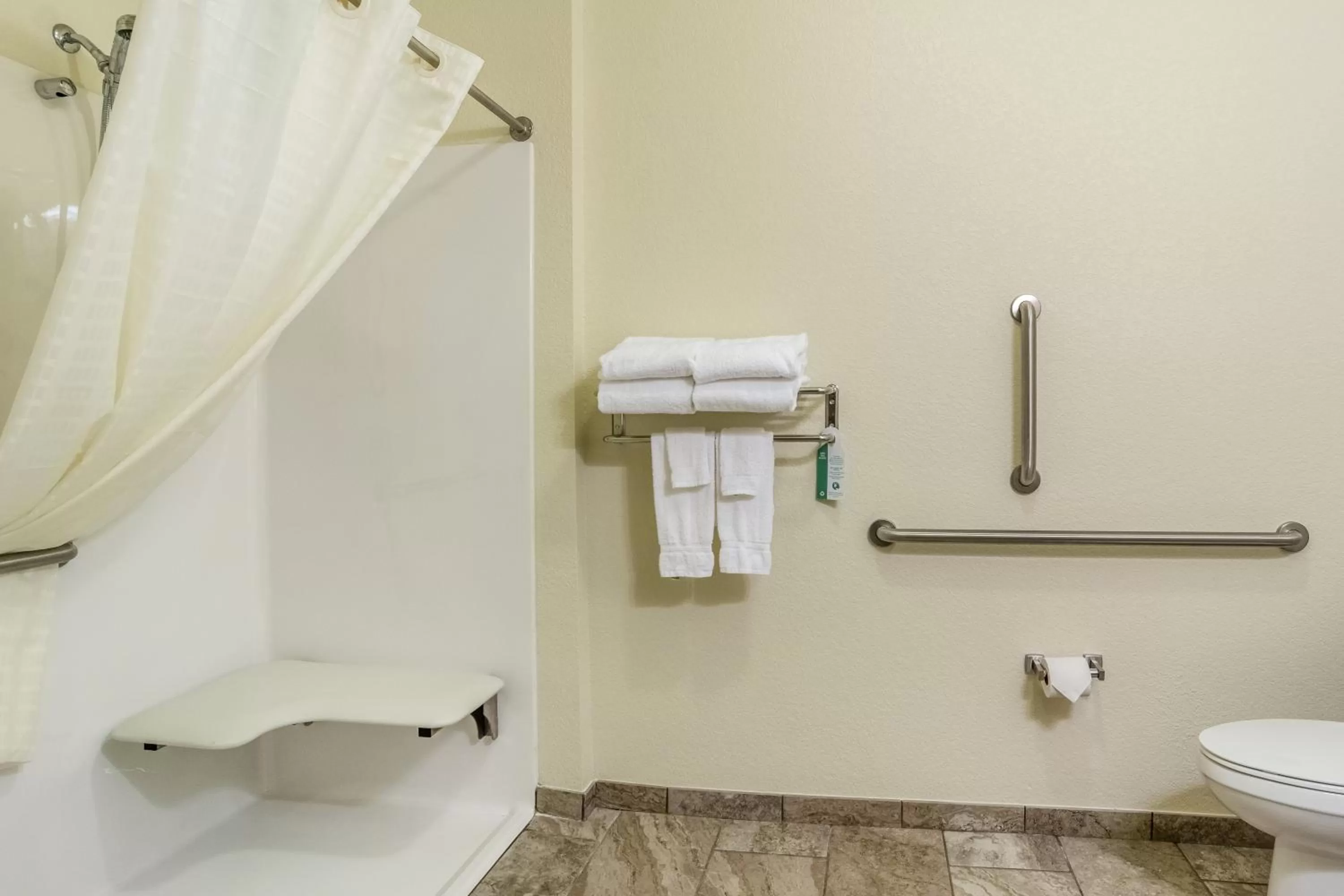 Shower in Cobblestone Hotel and Suites - Jefferson