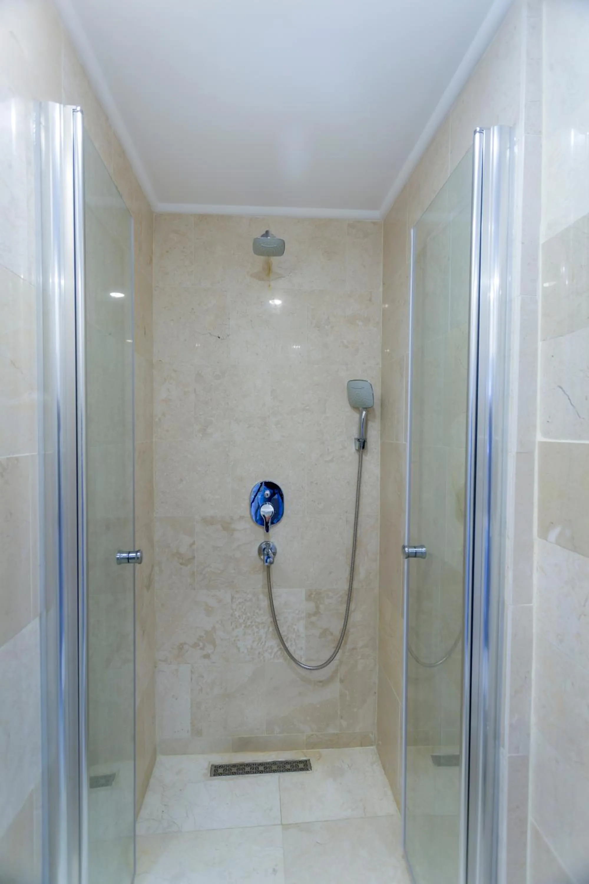 Shower in Wise Hotel & Spa - Adults Only
