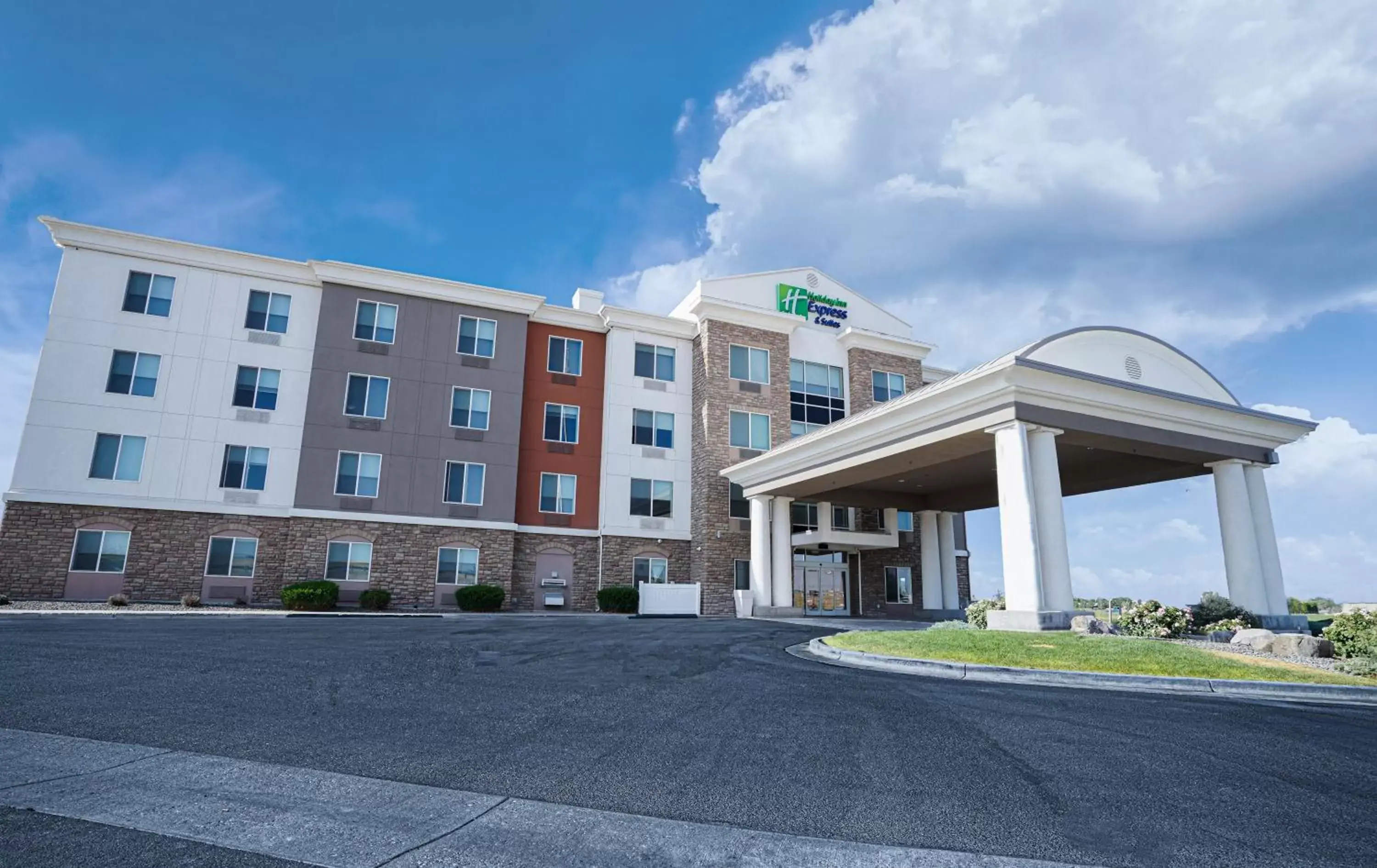 Property Building in Holiday Inn Express Hotel & Suites Ontario, an IHG Hotel