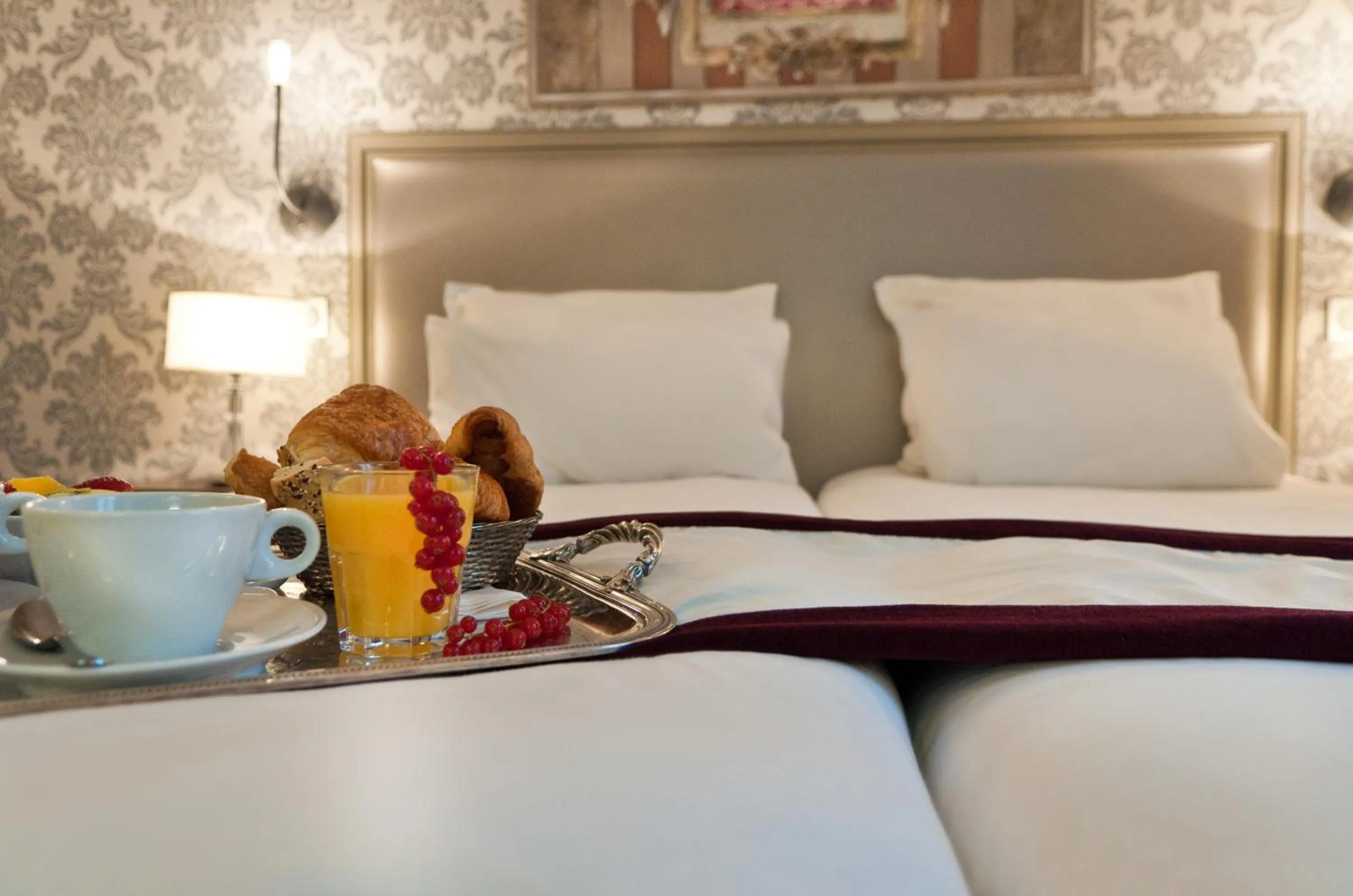 Bed in Hotel Monceau Wagram