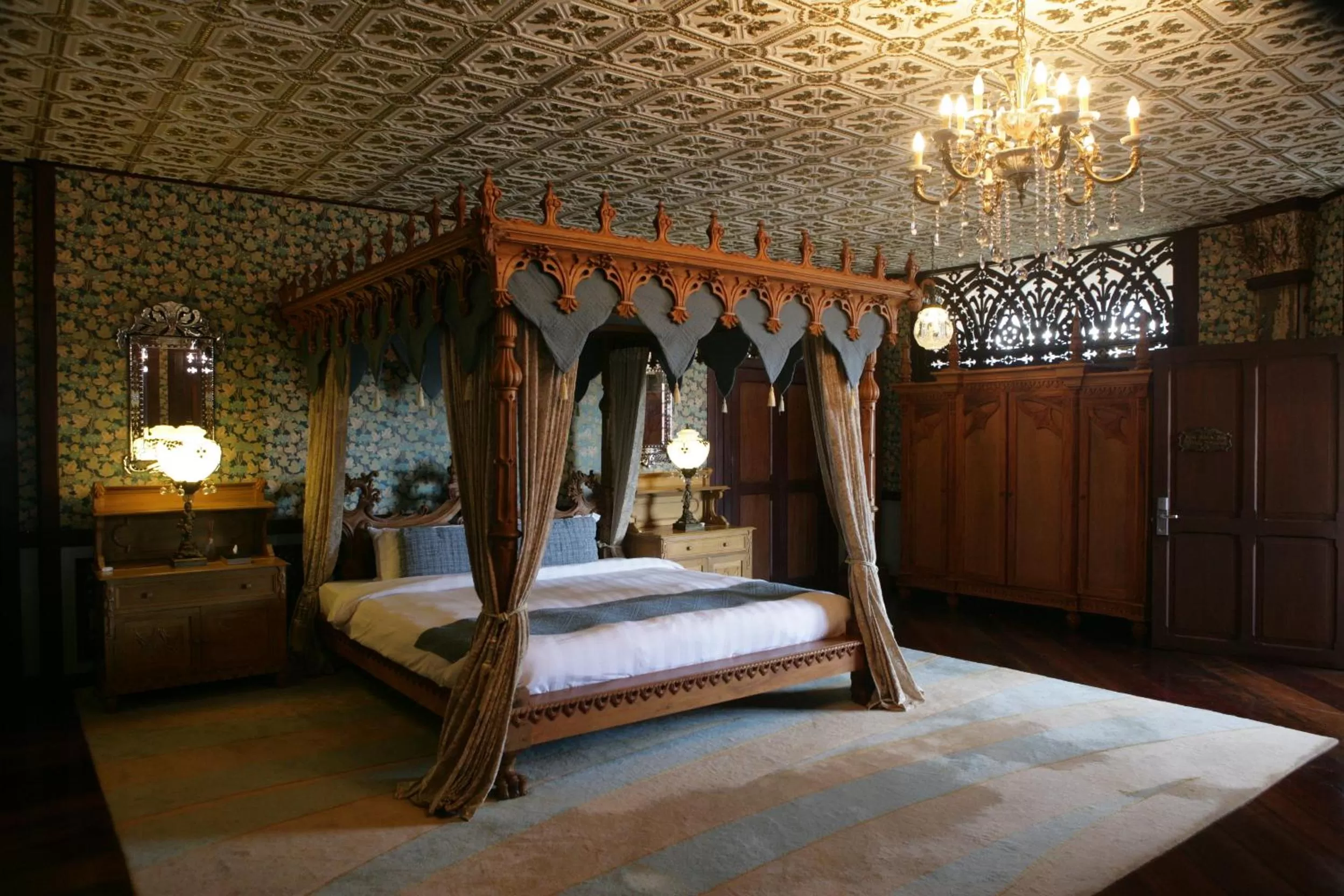 Photo of the whole room, Bed in Las Casas Filipinas de Acuzar