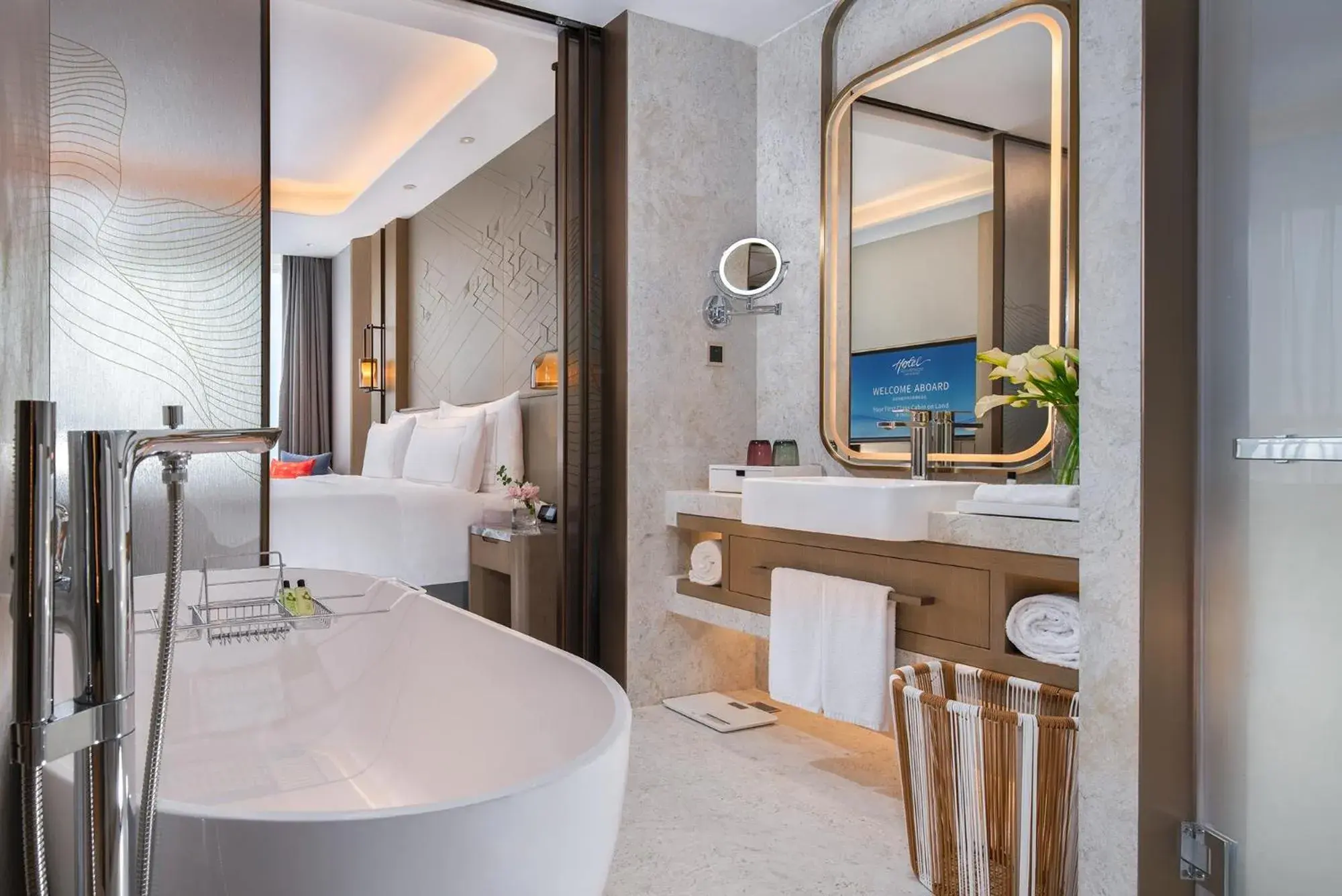 Shower, Bathroom in Shenzhenair International Hotel