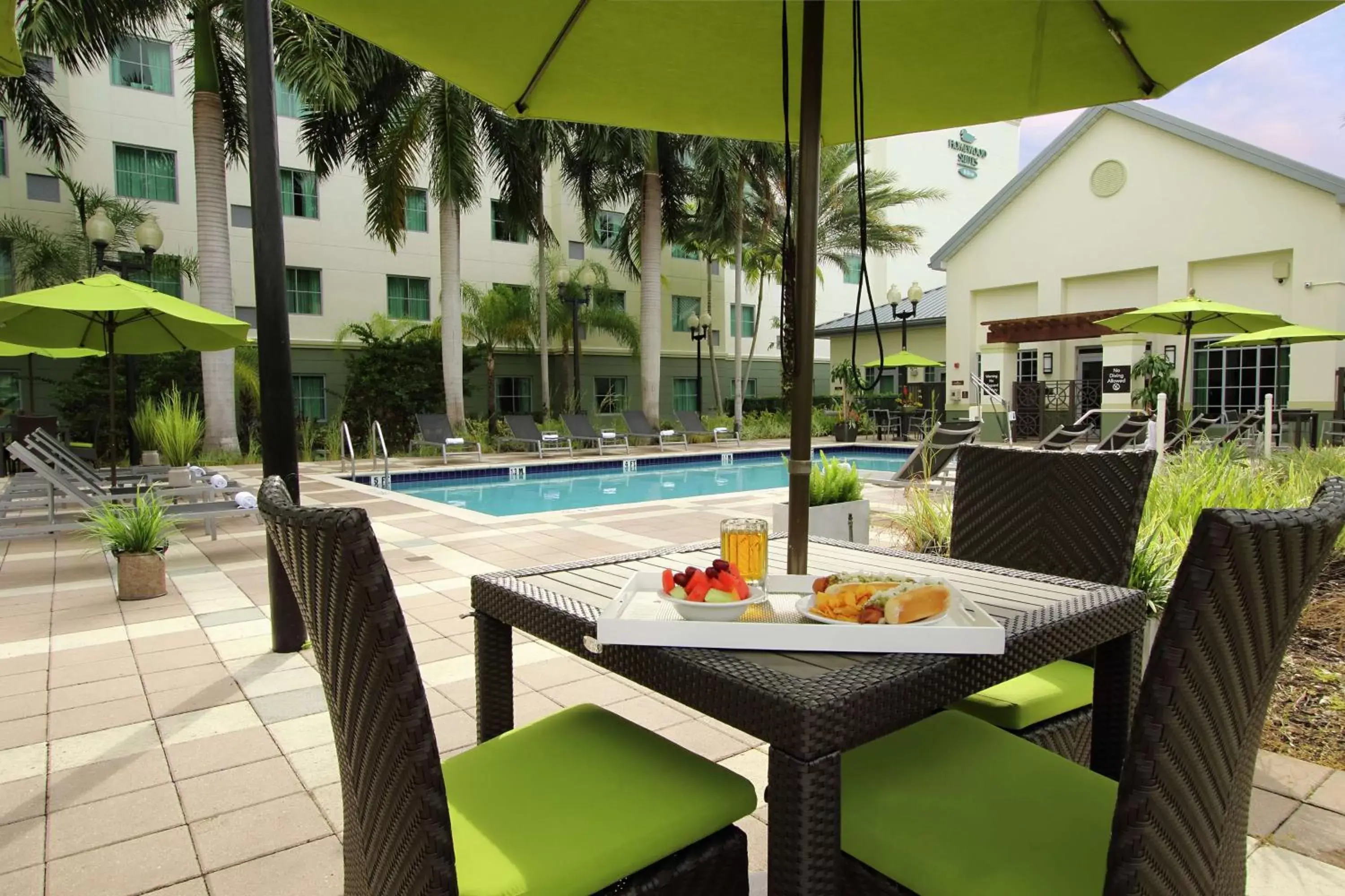 Property building, Swimming Pool in Homewood Suites by Hilton Fort Lauderdale Airport-Cruise Port