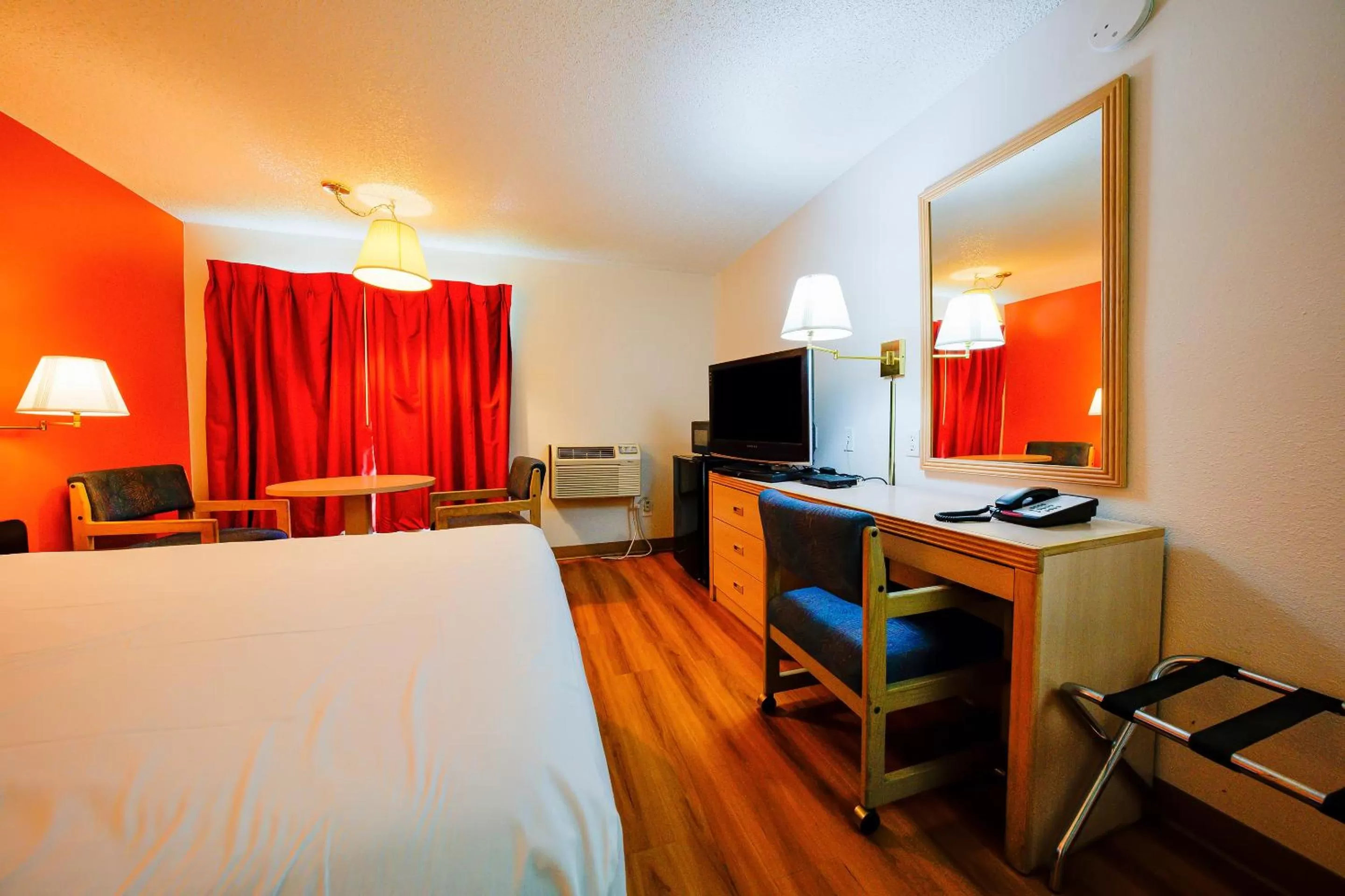 Bedroom, Bed in OYO Hotel Hermiston OR, Downtown