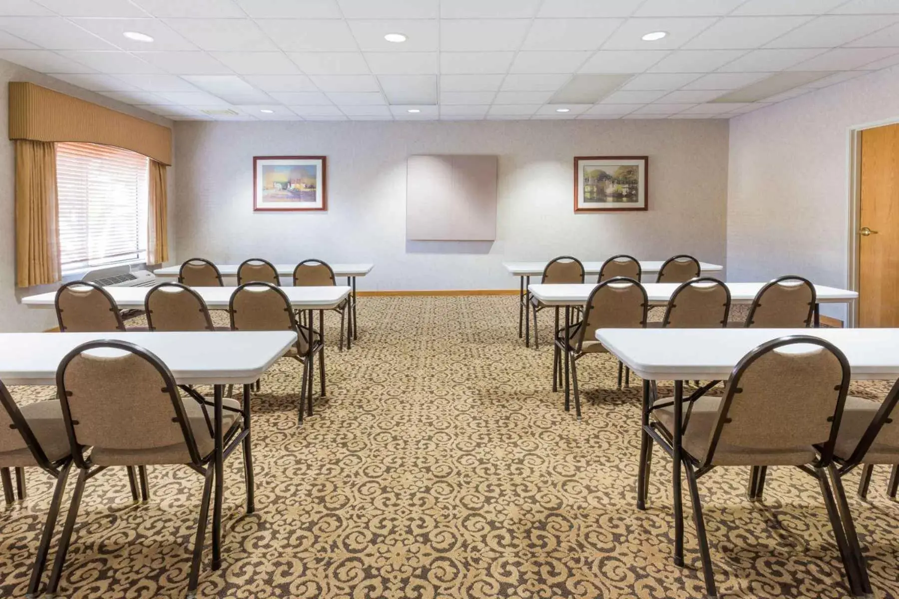 Meeting/conference room in Wingate by Wyndham Joliet