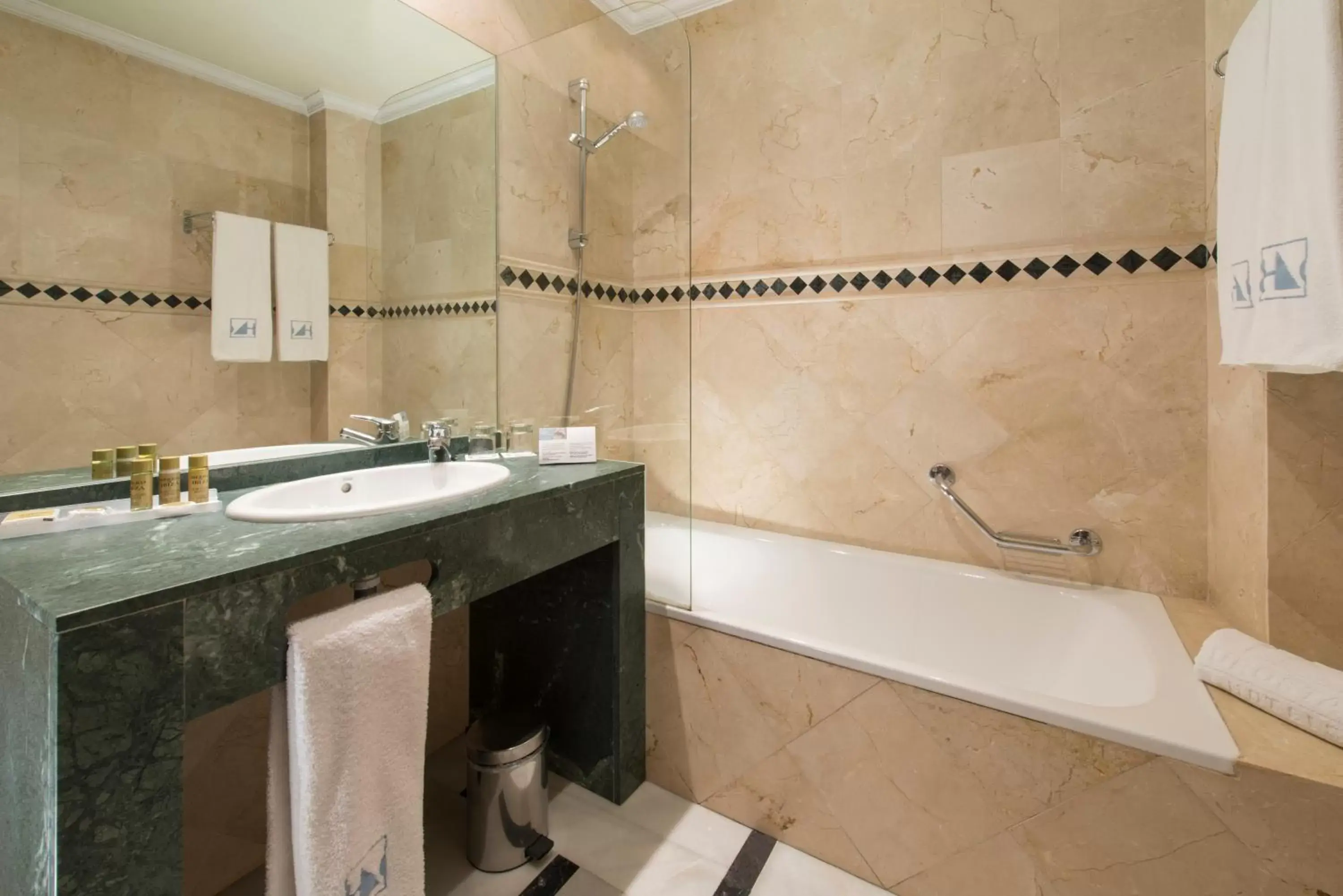 Shower, Bathroom in Eurostars Maimonides