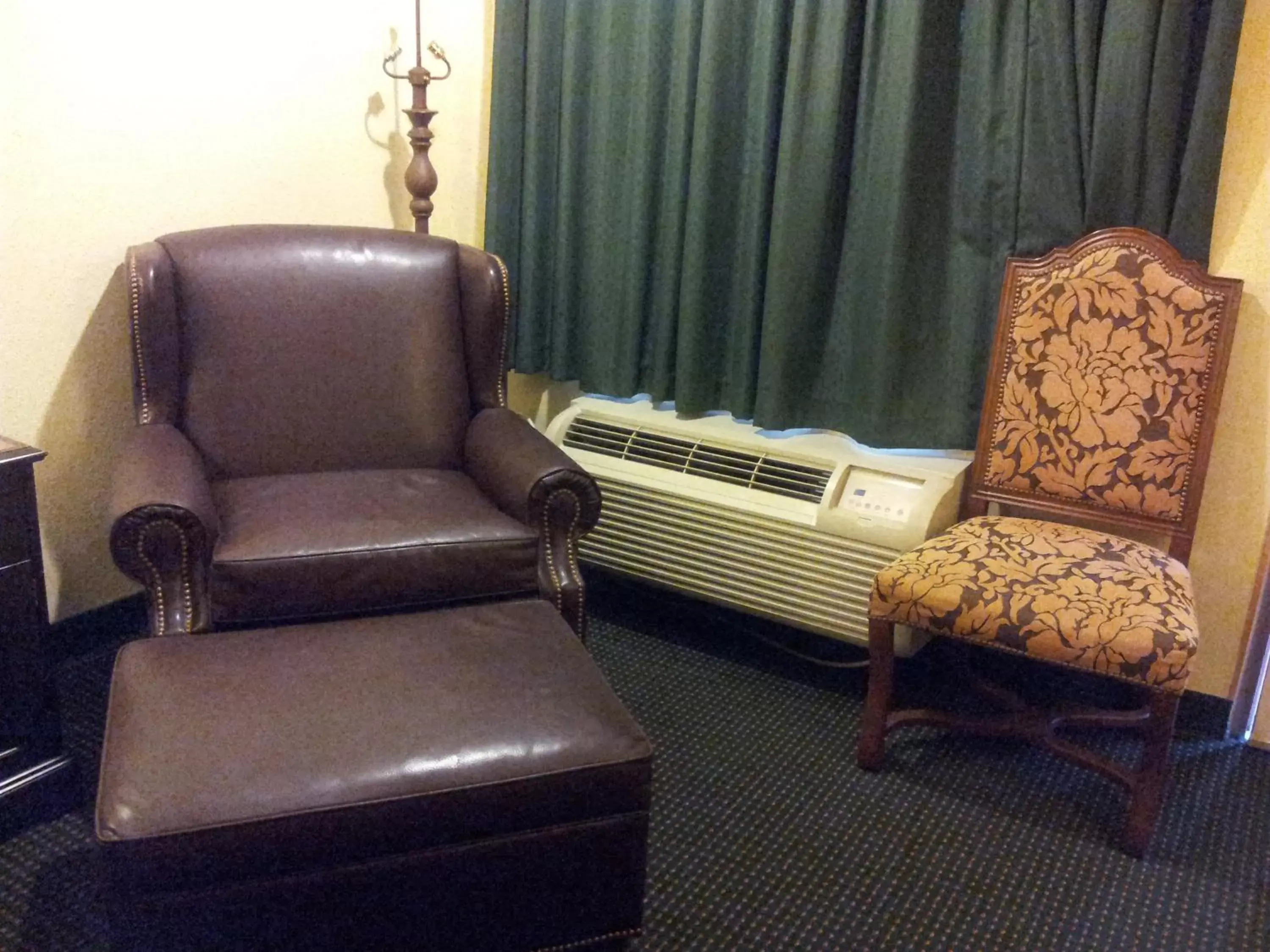 Seating area in Garden Inn and Extended Stay Seating area in Garden Inn and Extended Stay