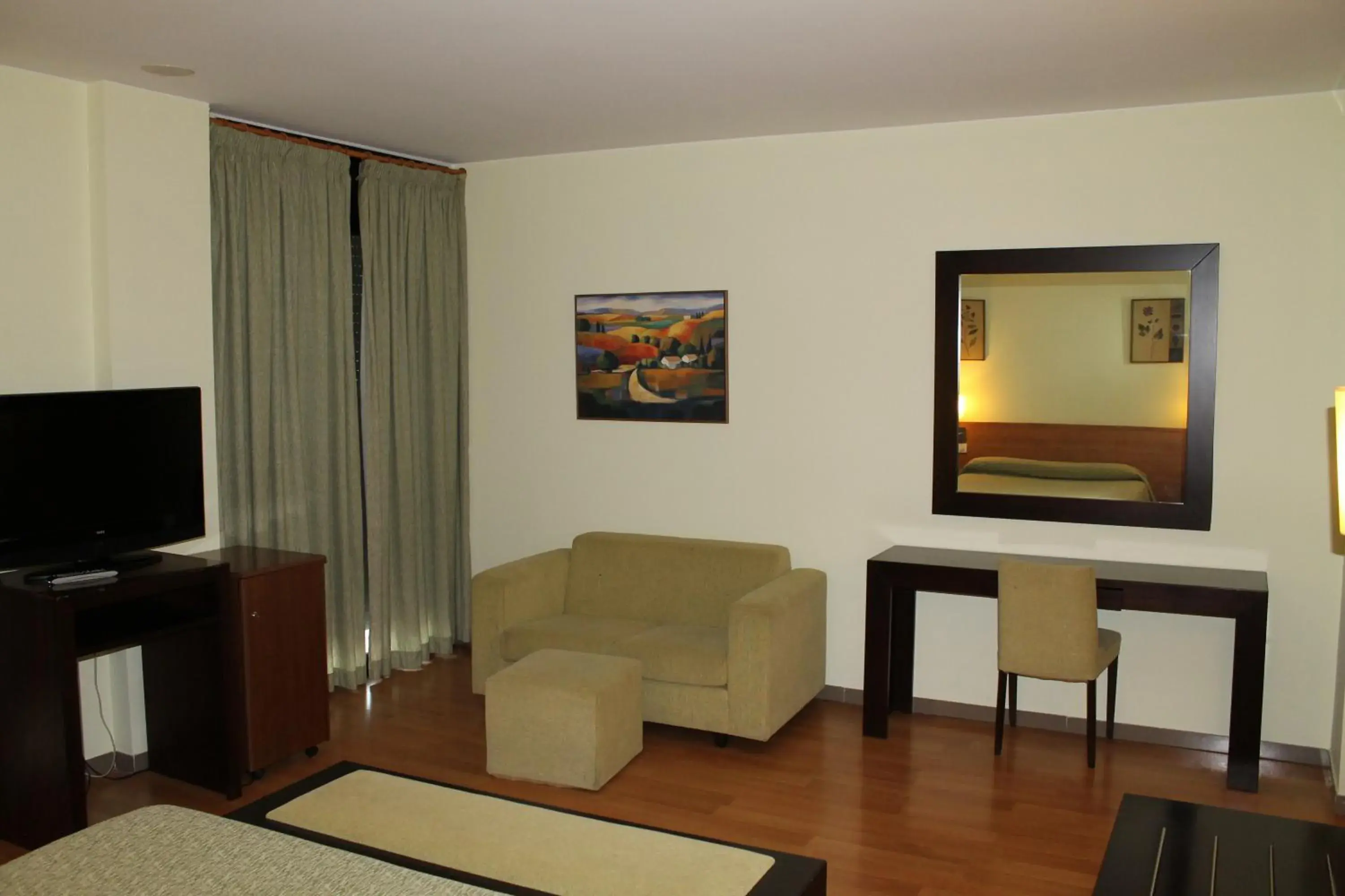 Seating area, TV/Entertainment Center in Hotel Flora Parc