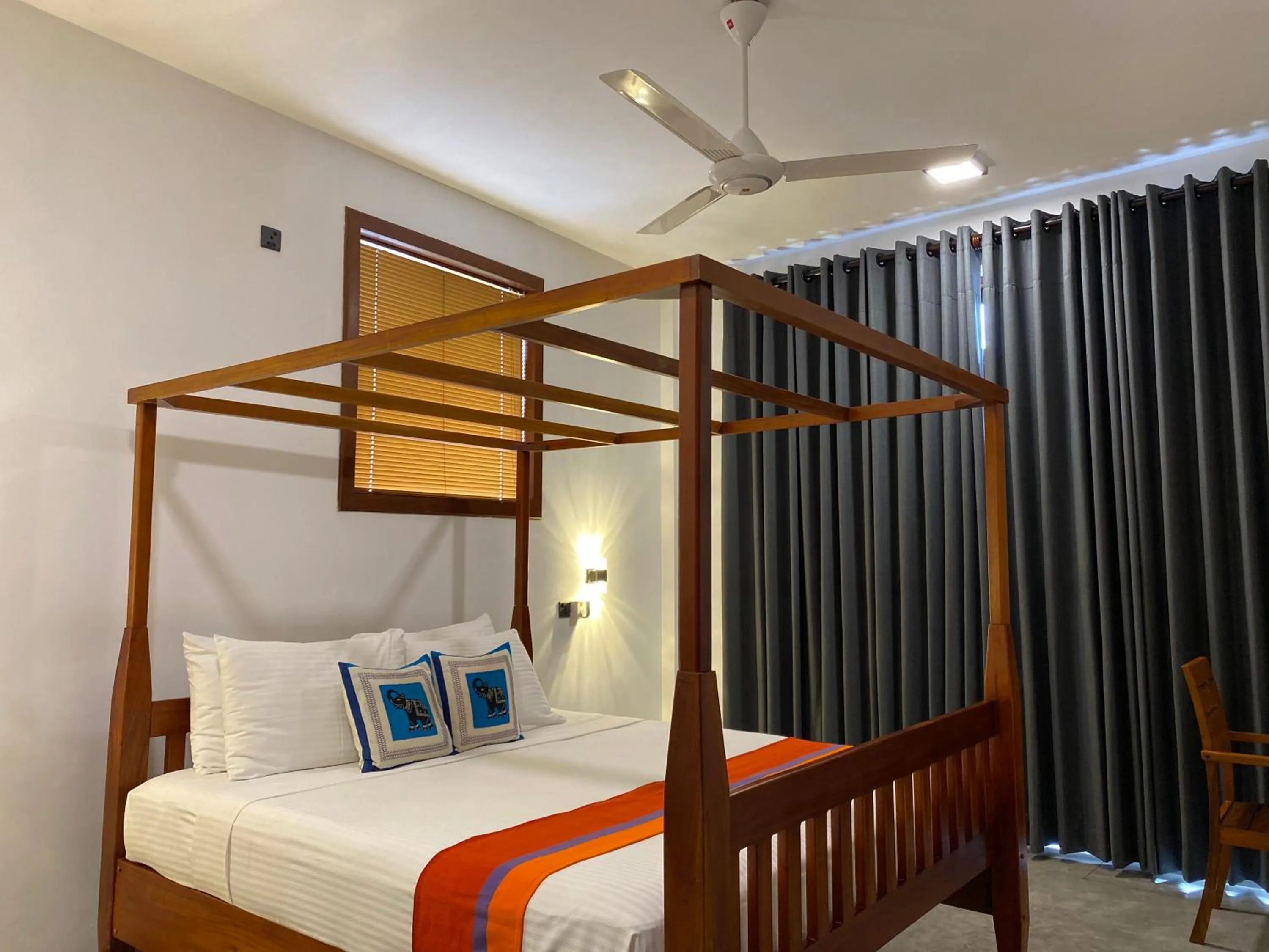 Photo of the whole room, Bed in Hanthana House