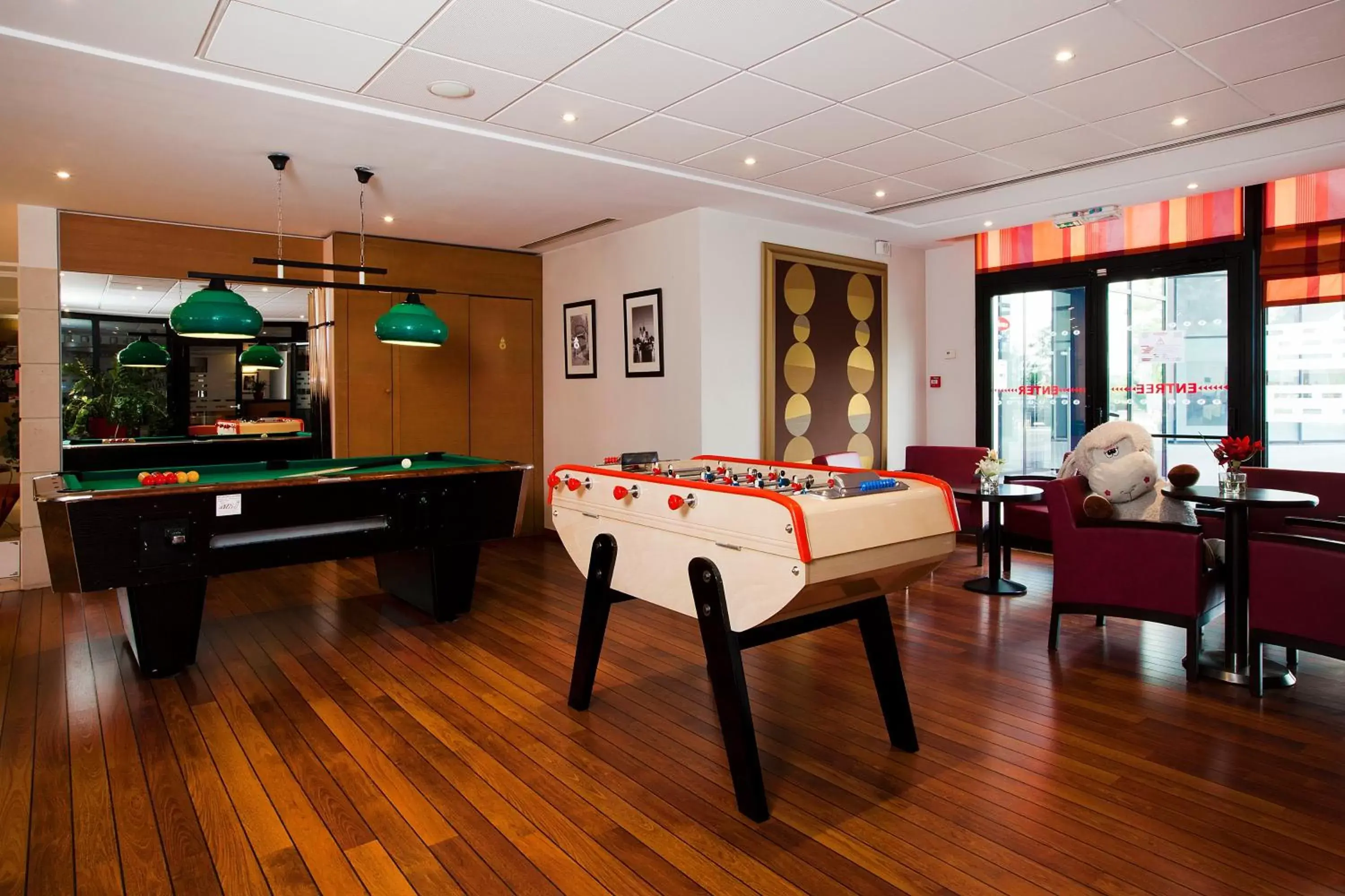 Communal lounge/ TV room, Billiards in Residhome Val d'Europe