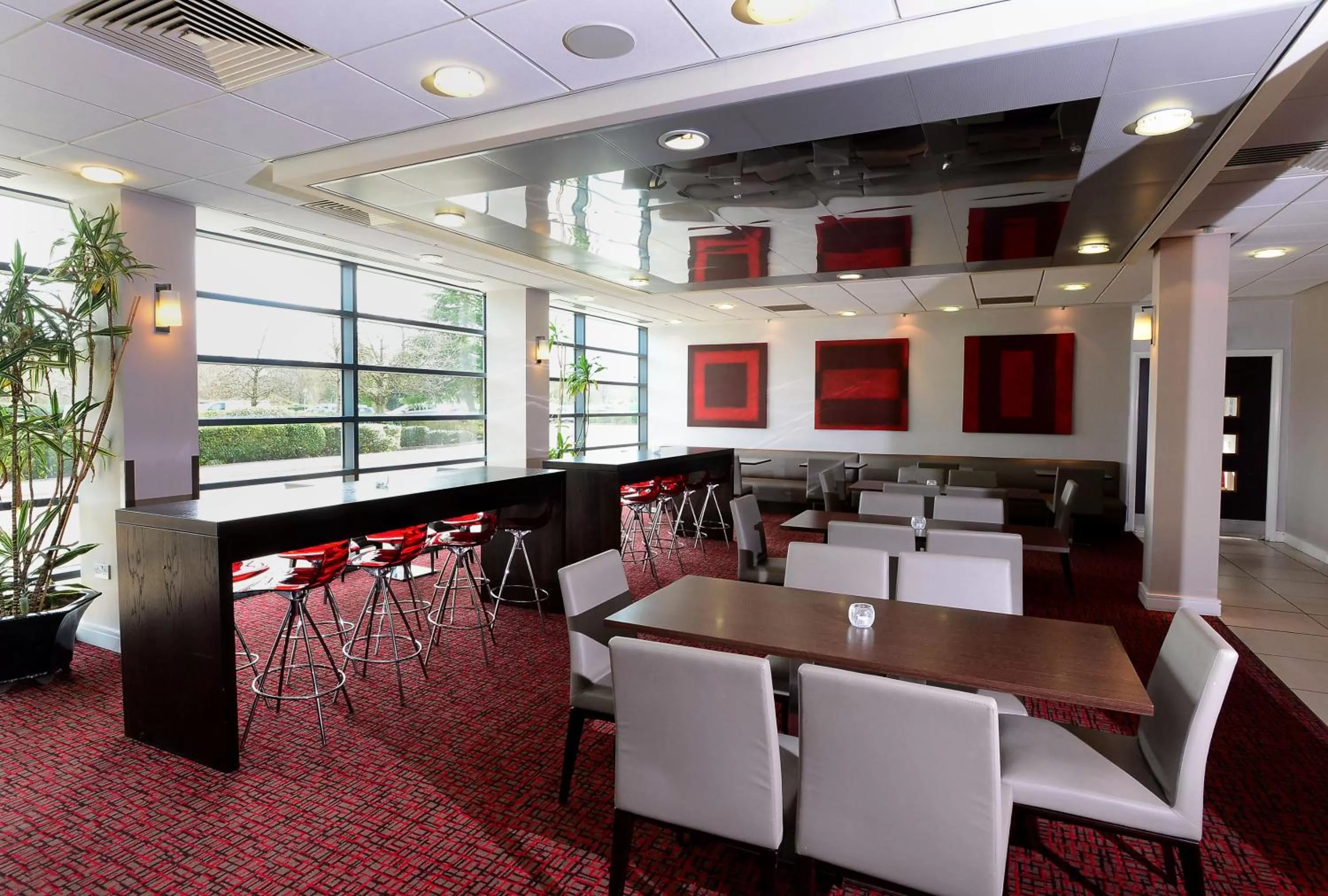 Lounge or bar in International Hotel Telford