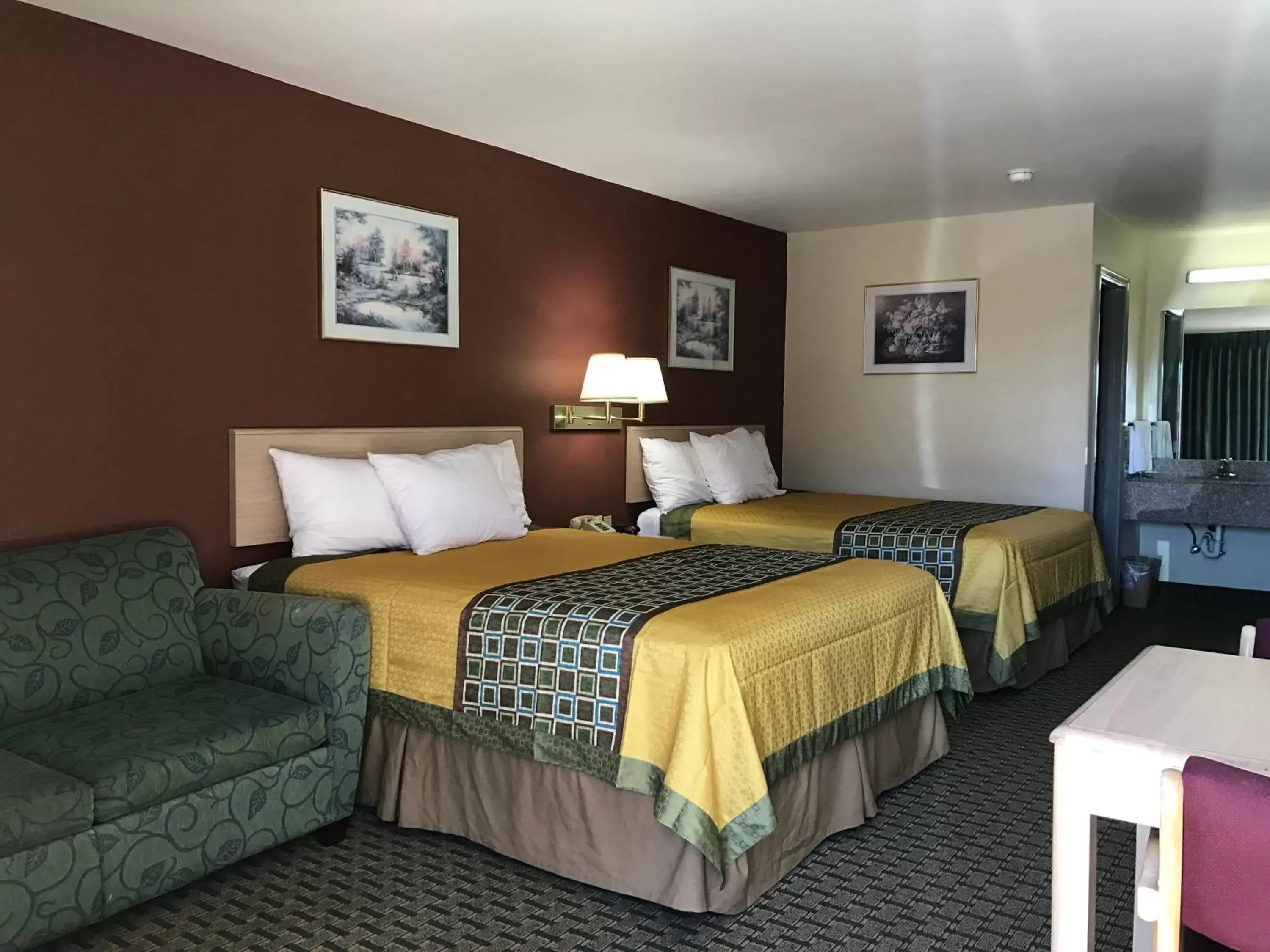 Property building, Room Photo in Americas Best Value Inn Cabot