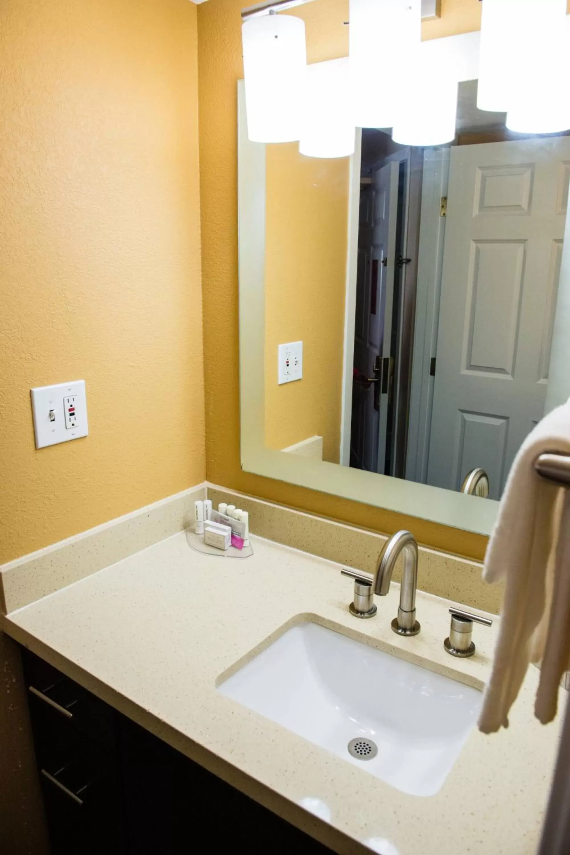 Two-Bedroom Suite in MainStay Suites Houston NASA-Clear Lake Two-Bedroom Suite in MainStay Suites Houston NASA-Clear Lake