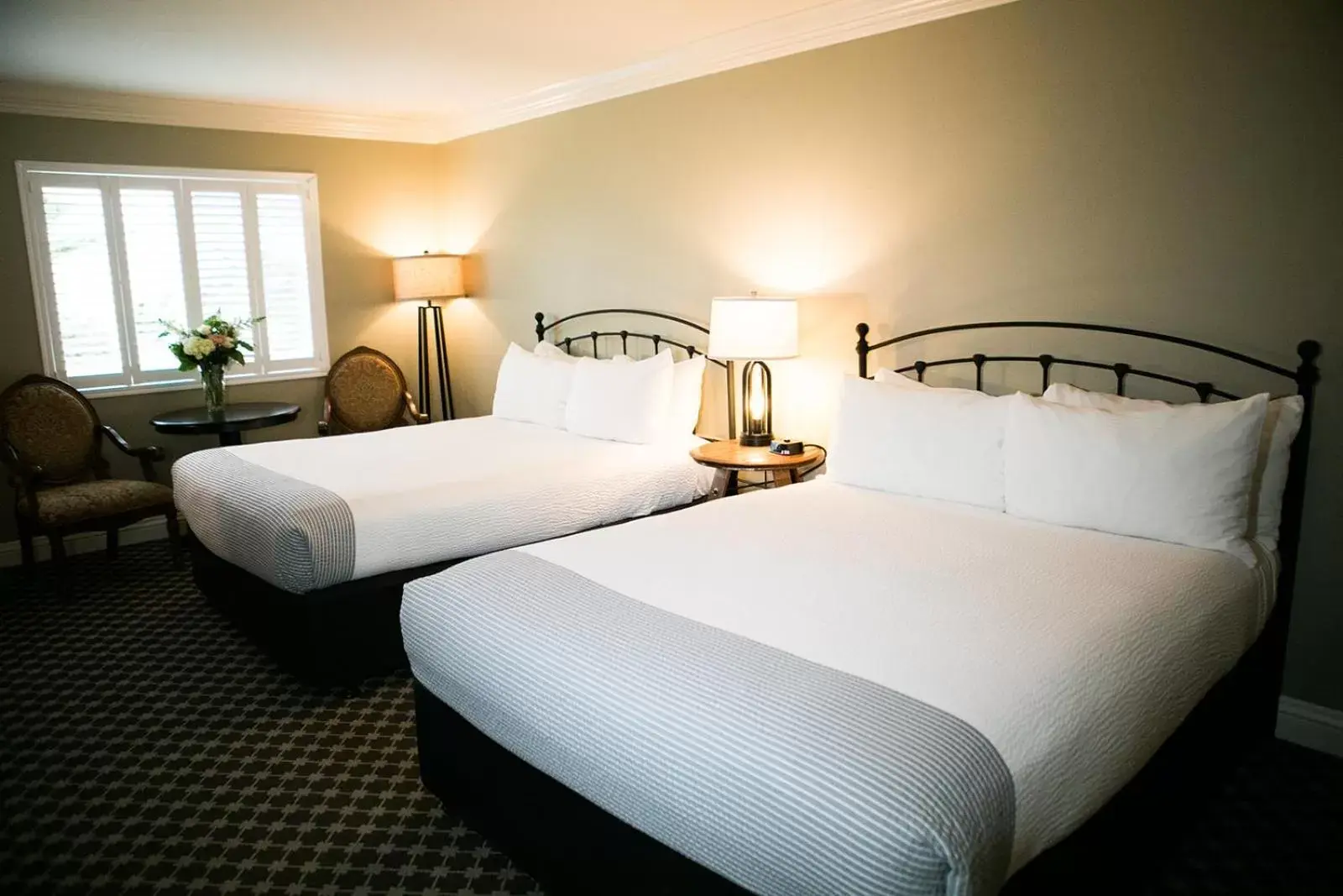 Photo of the whole room, Bed in Cambria Pines Lodge