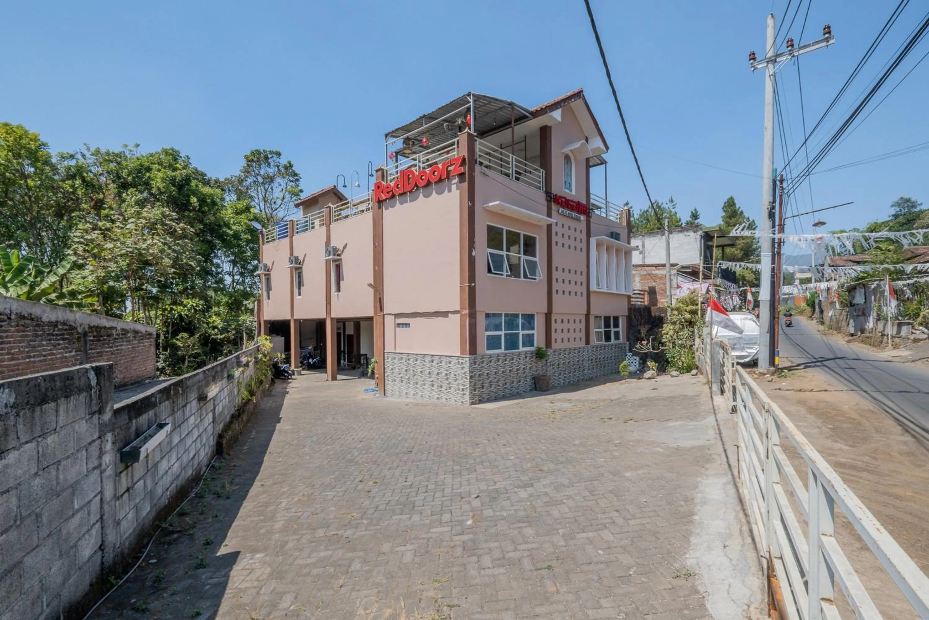 Property building in RedDoorz Syariah near Batu Night Spectacular