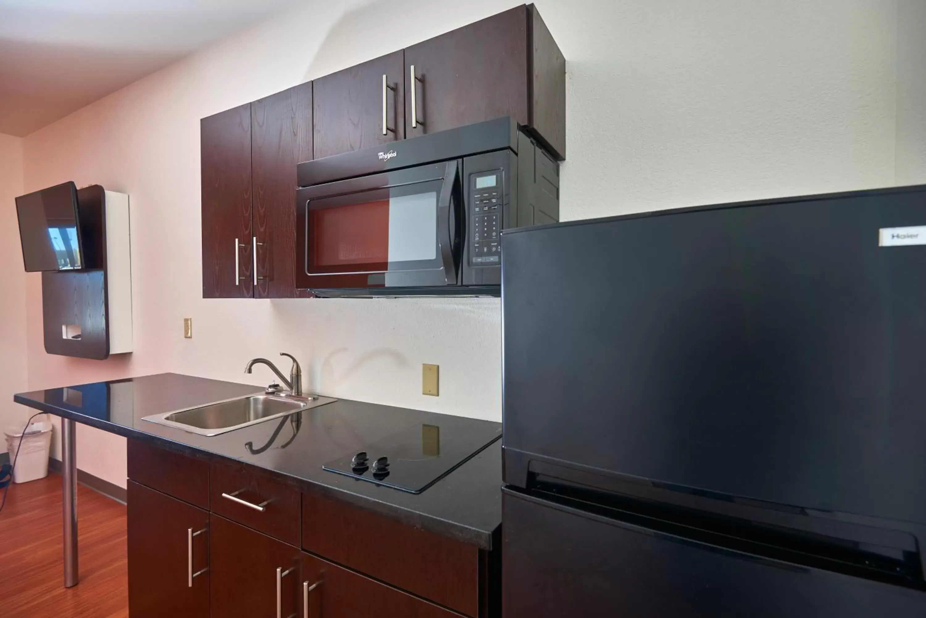Kitchen or kitchenette, Kitchen/Kitchenette in Motel 6 Wilkes Barre Arena
