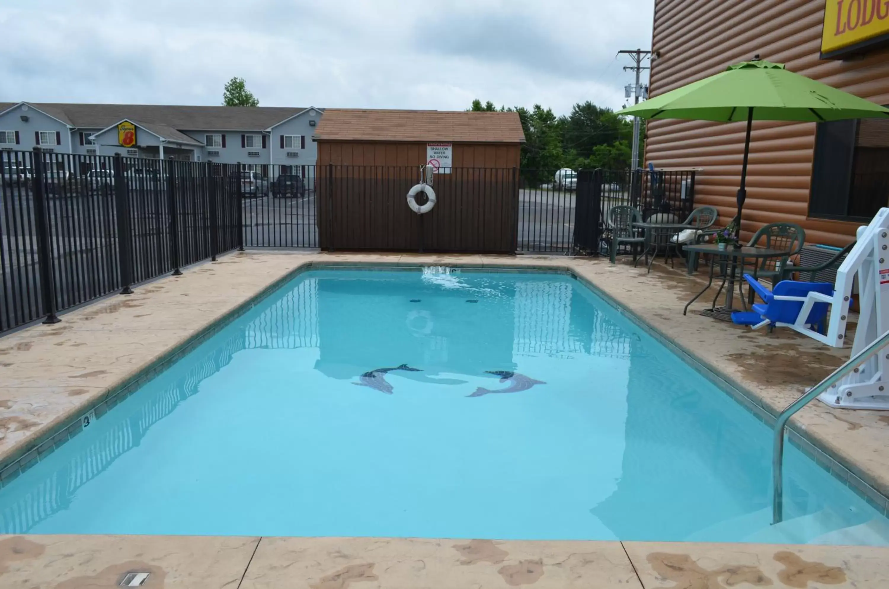 Day, Swimming Pool in Booneslick Lodge - Neosho