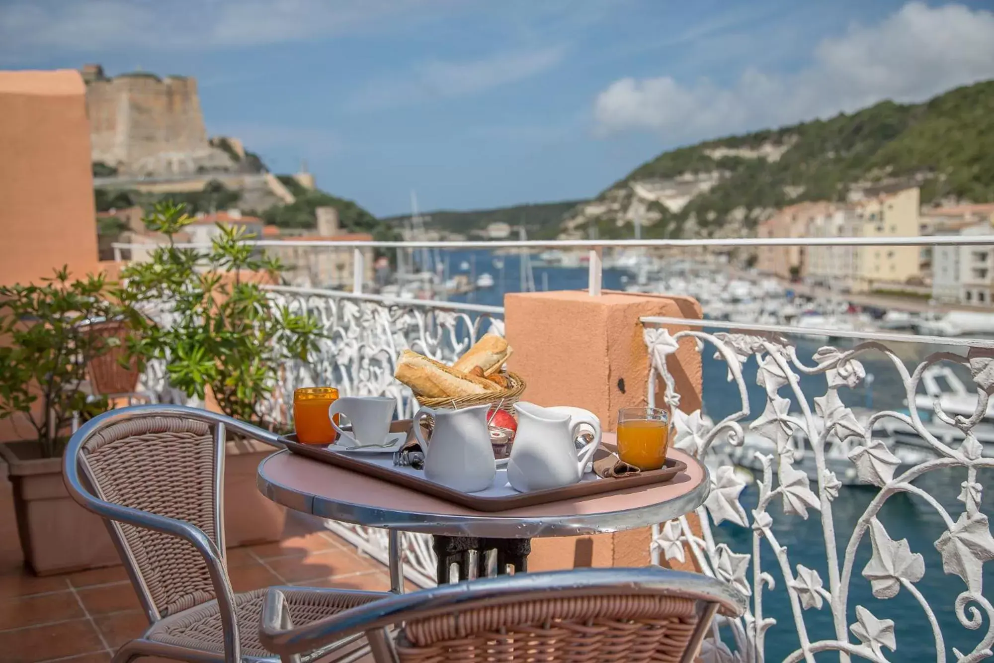 View (from property/room), Balcony/Terrace in Best Western Hotel Du Roy D'Aragon