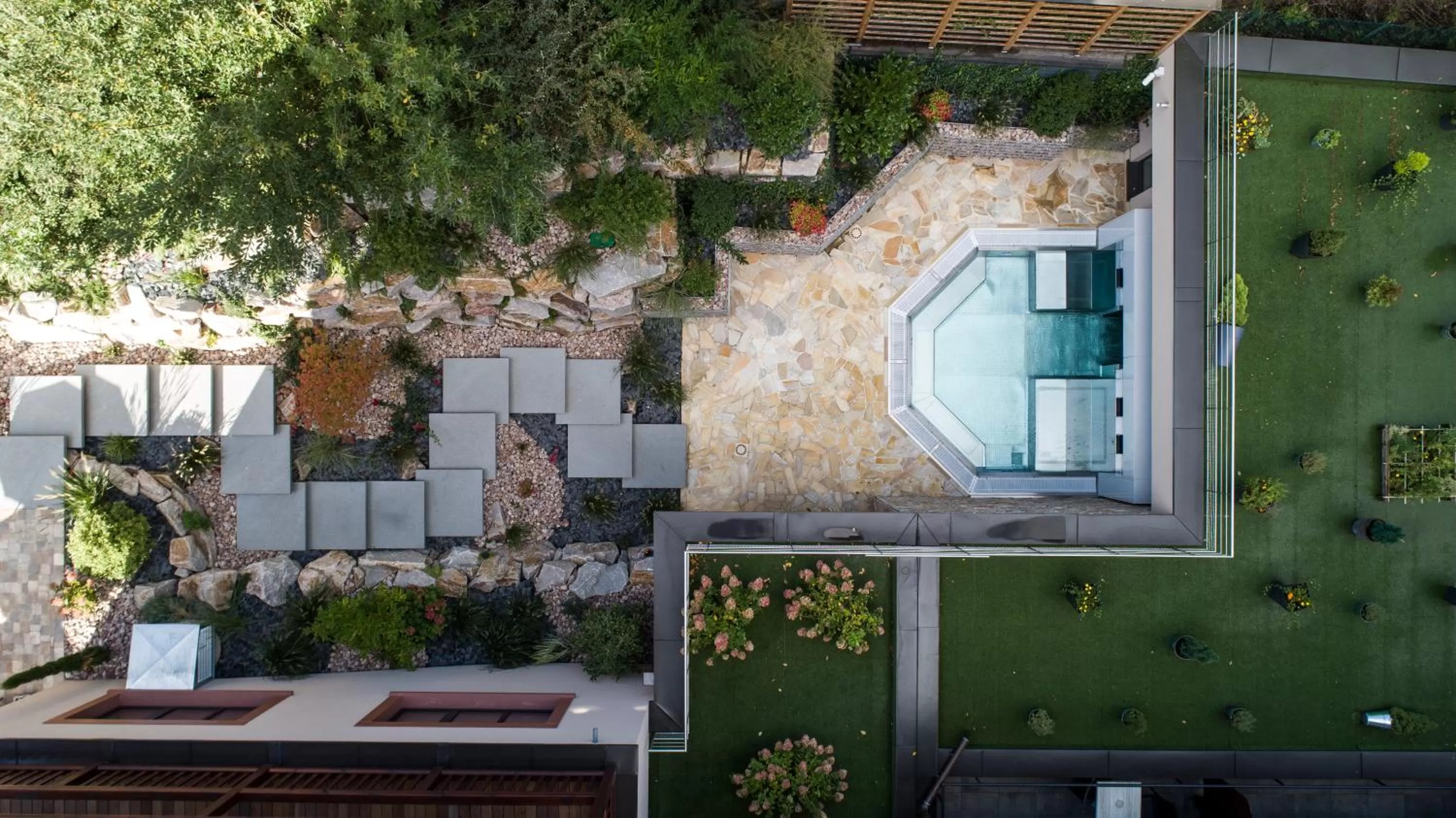 Hot Tub in Hostellerie Des Châteaux & Spa