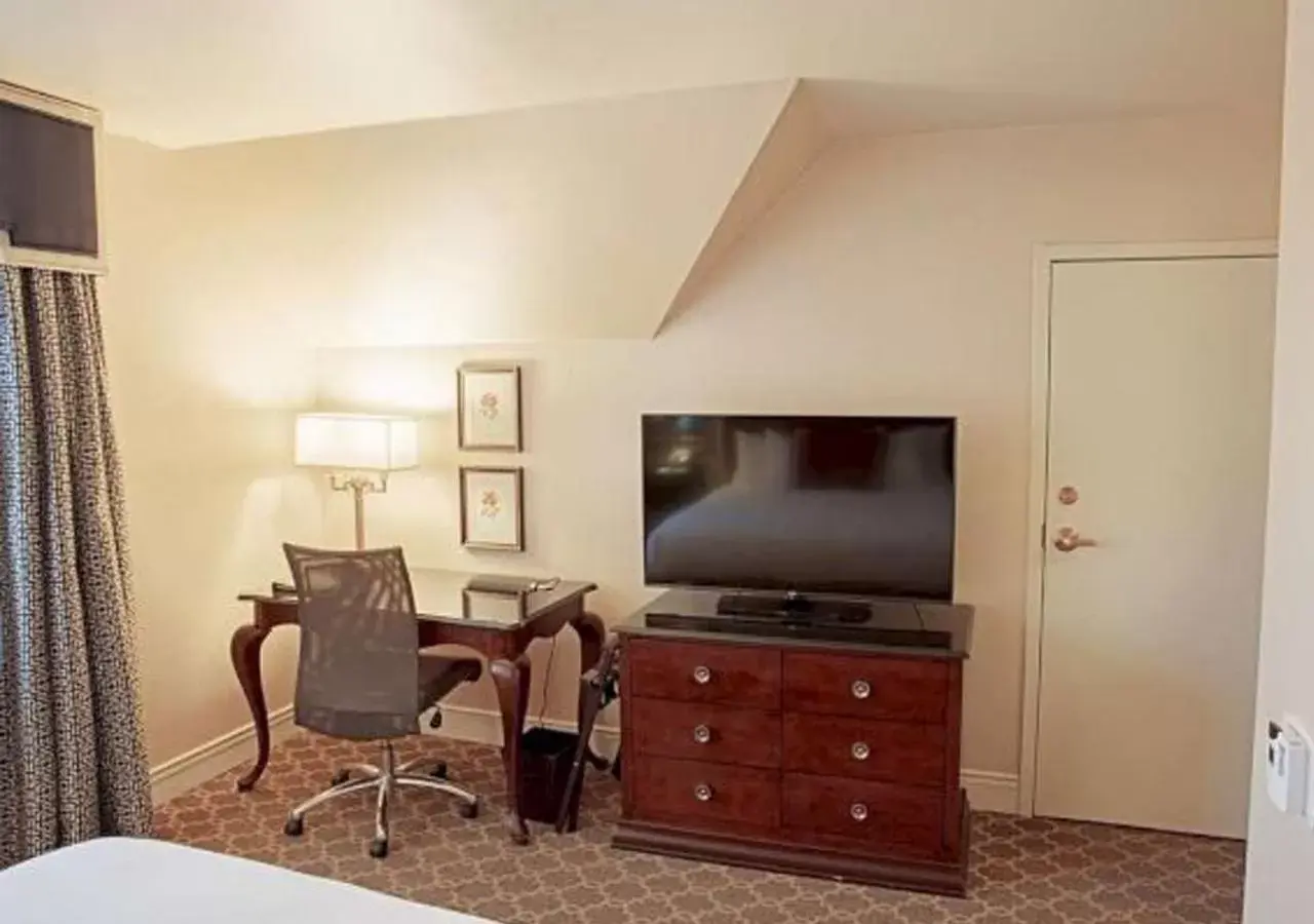 TV/Entertainment Center in Hotel Roanoke & Conference Center, Curio Collection by Hilton