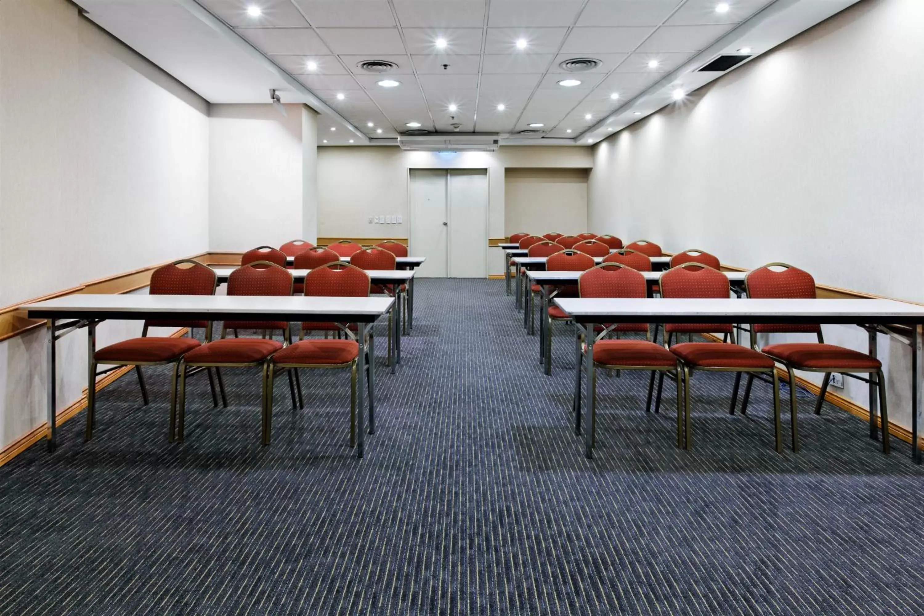 Meeting/conference room in Holiday Inn Express Puerto Madero, an IHG Hotel