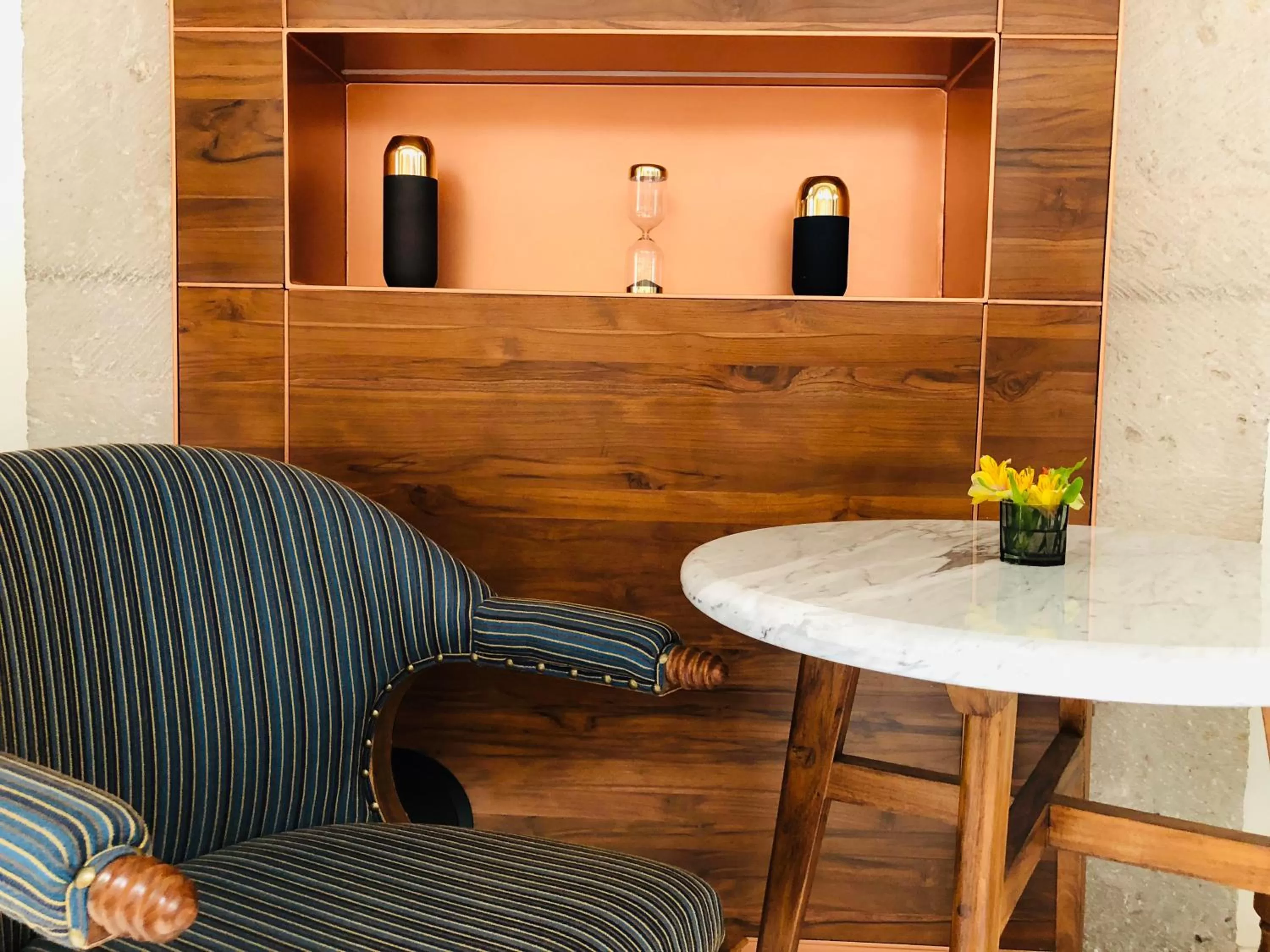 Seating area in Hotel Herencia By Hosting House