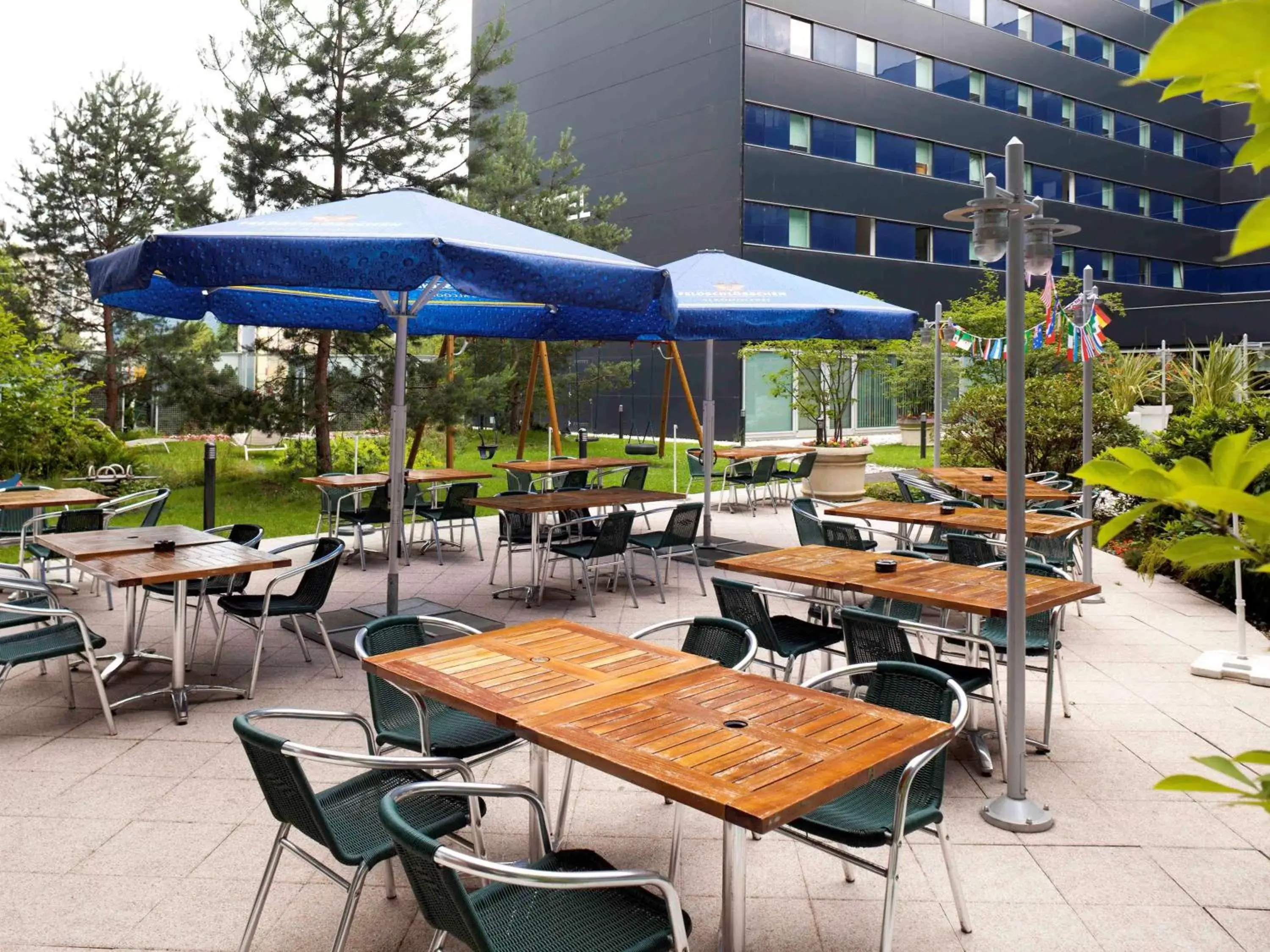 Property building, Restaurant/Places to Eat in ibis Zürich City West