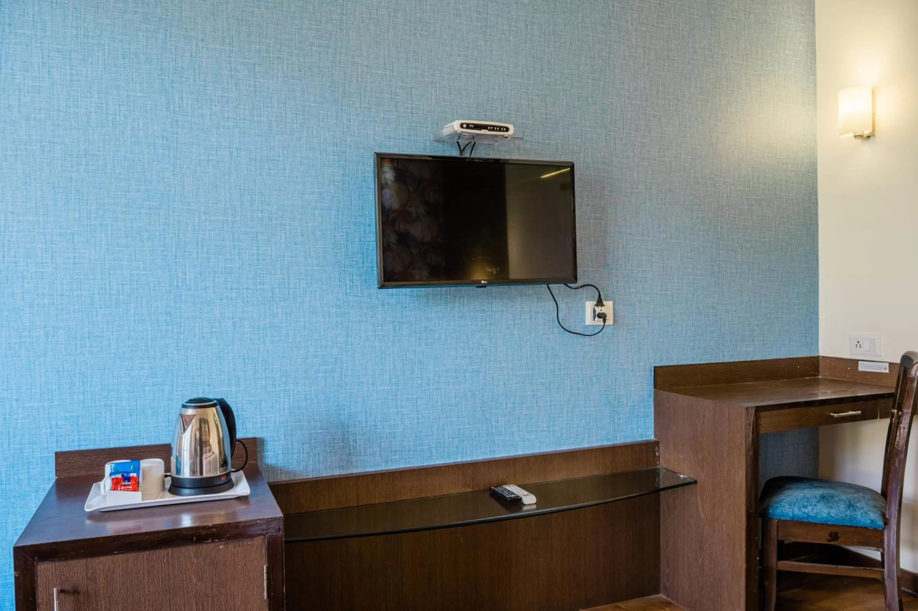 TV and multimedia in Hotel Shiva Continental