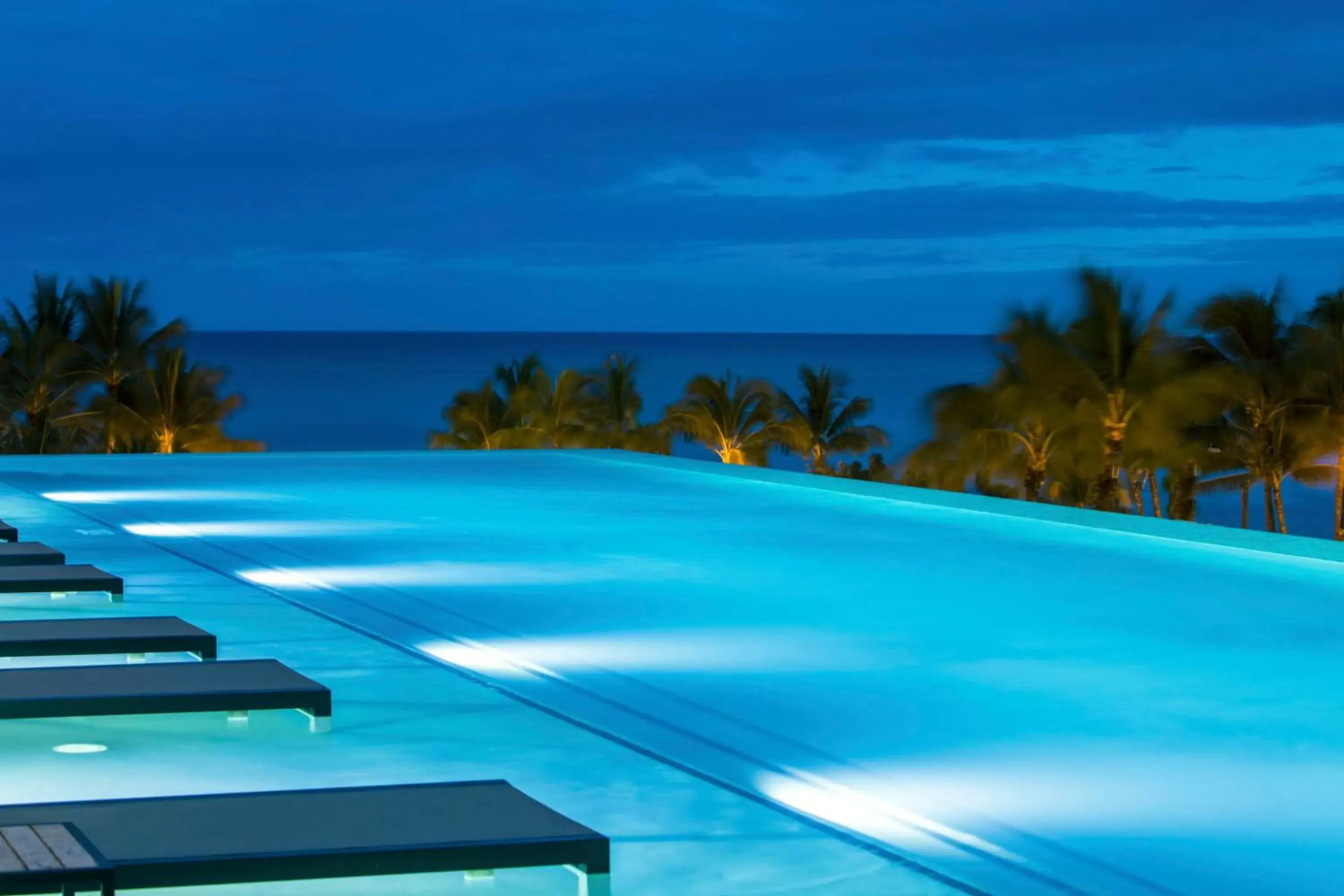 Swimming Pool in 'Alohilani Resort Waikiki Beach