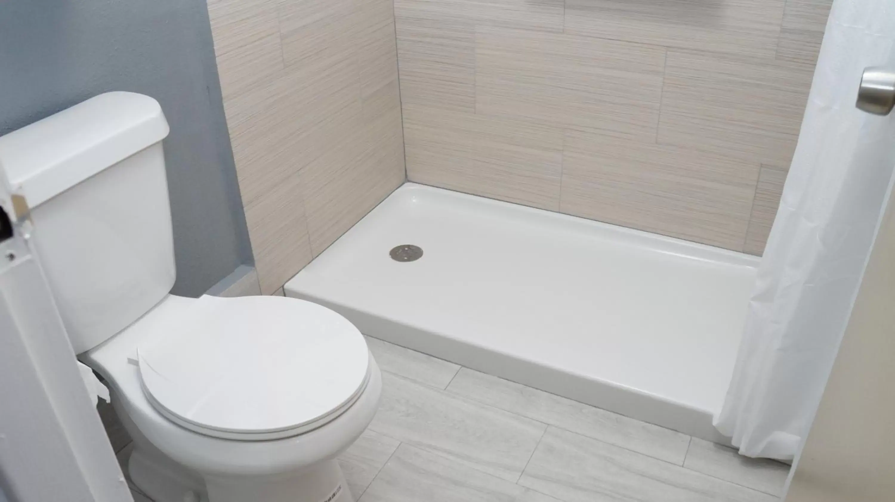 Bathroom in Riverview Inn Bathroom in Riverview Inn