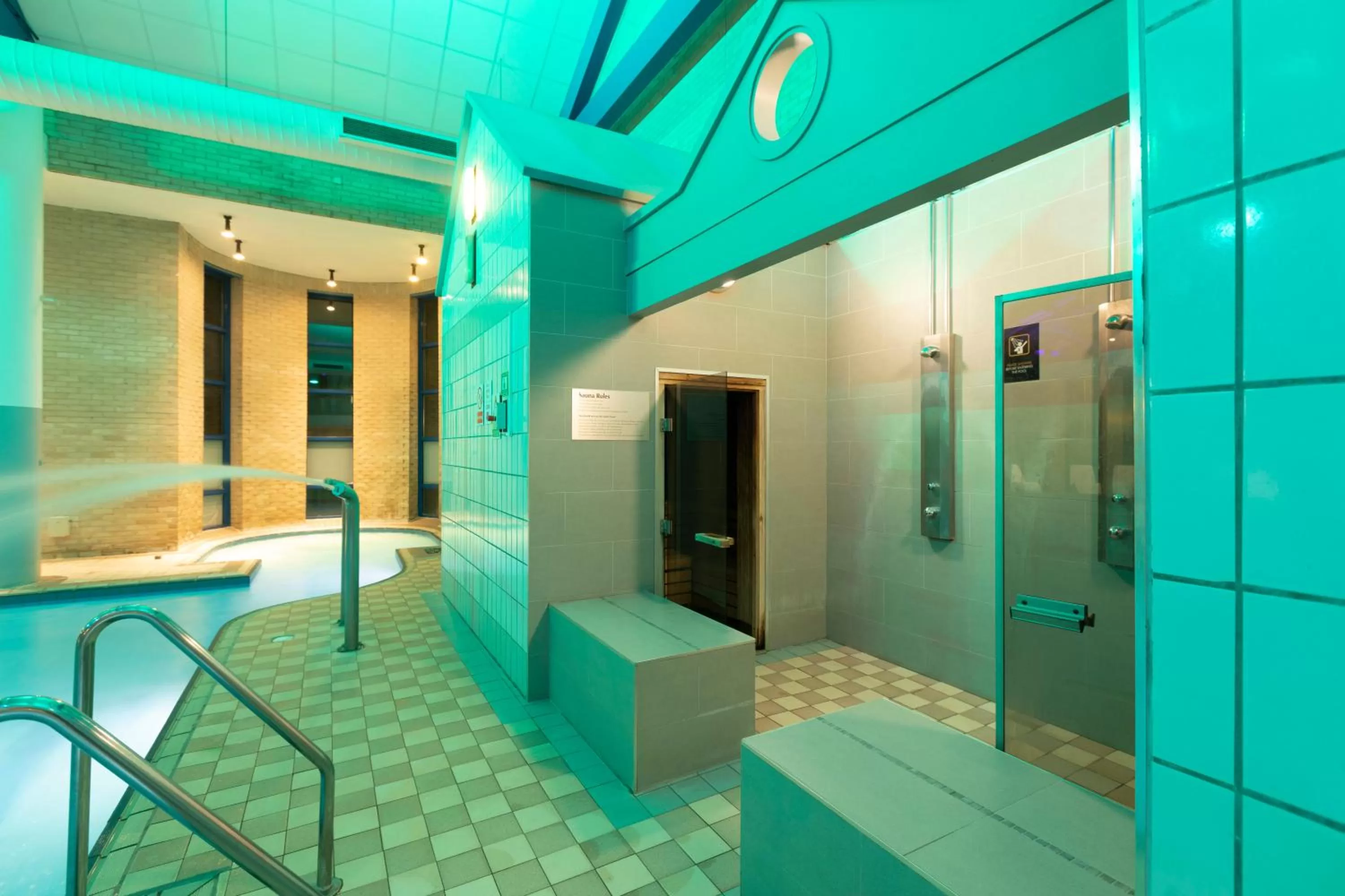 Swimming pool in Gloucester Robinswood Hotel, BW Signature Collection