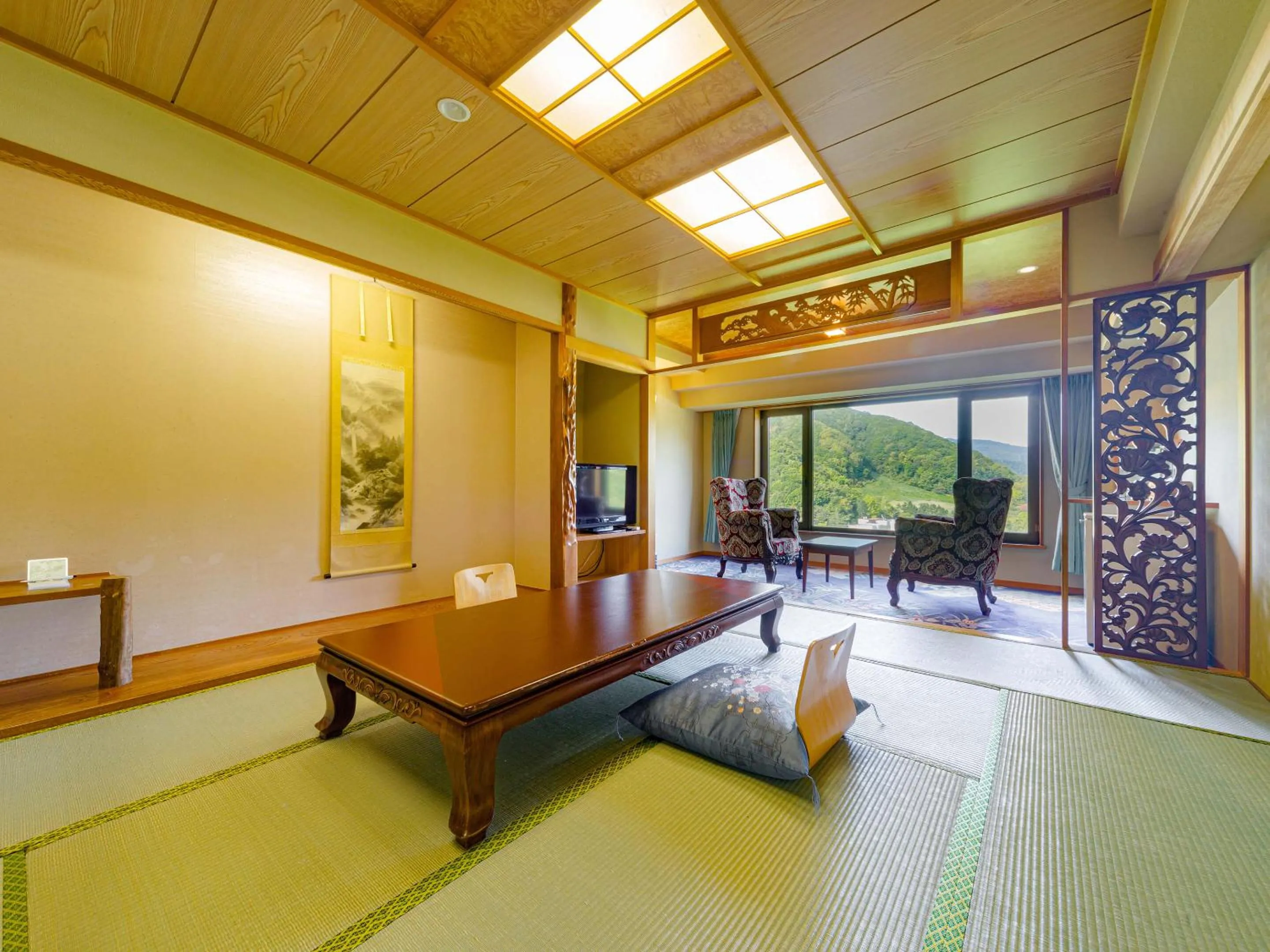 Living room, Bed in Jozankei View Hotel