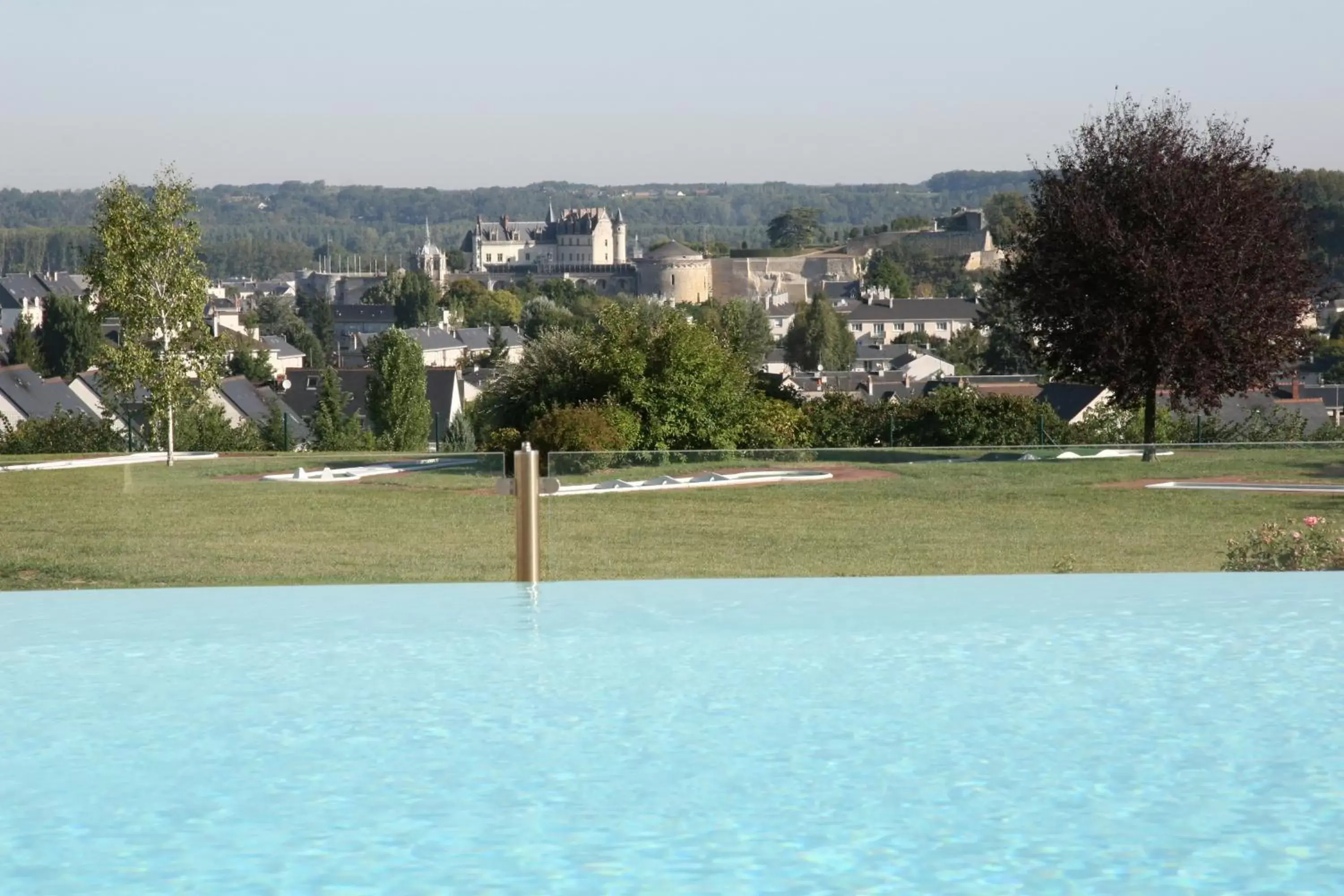 Swimming pool in Novotel Amboise