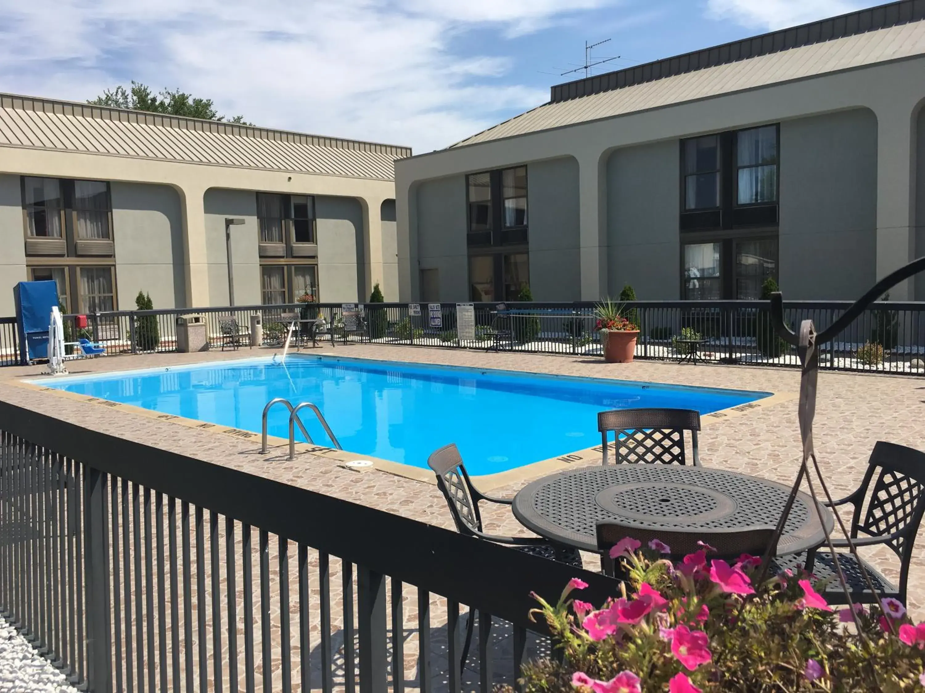 Pool view, Swimming Pool in Clarion Inn and Suites Airport