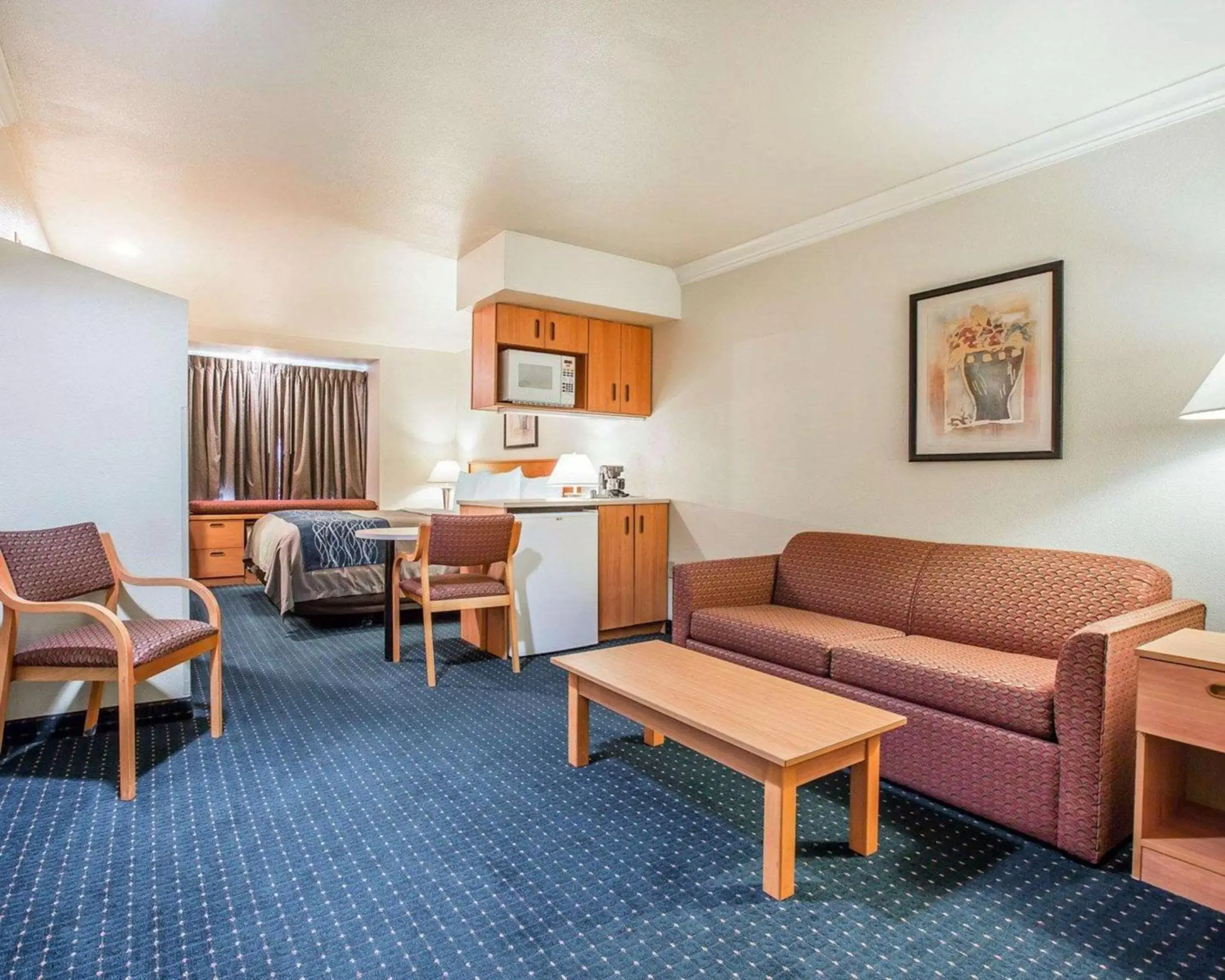 Photo of the whole room, Seating Area in Comfort Inn & Suites Salinas