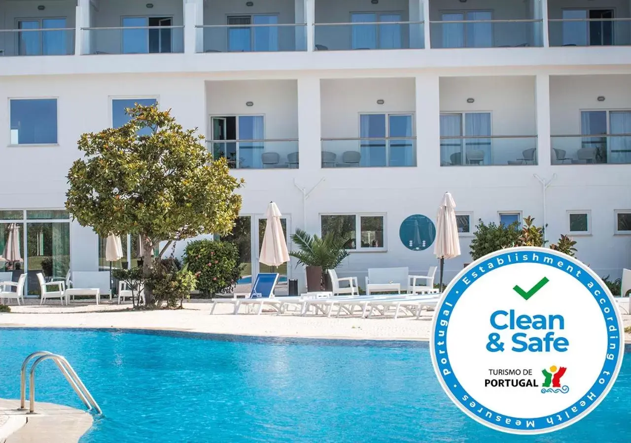 Swimming pool in MH Atlantico Swimming pool in MH Atlantico