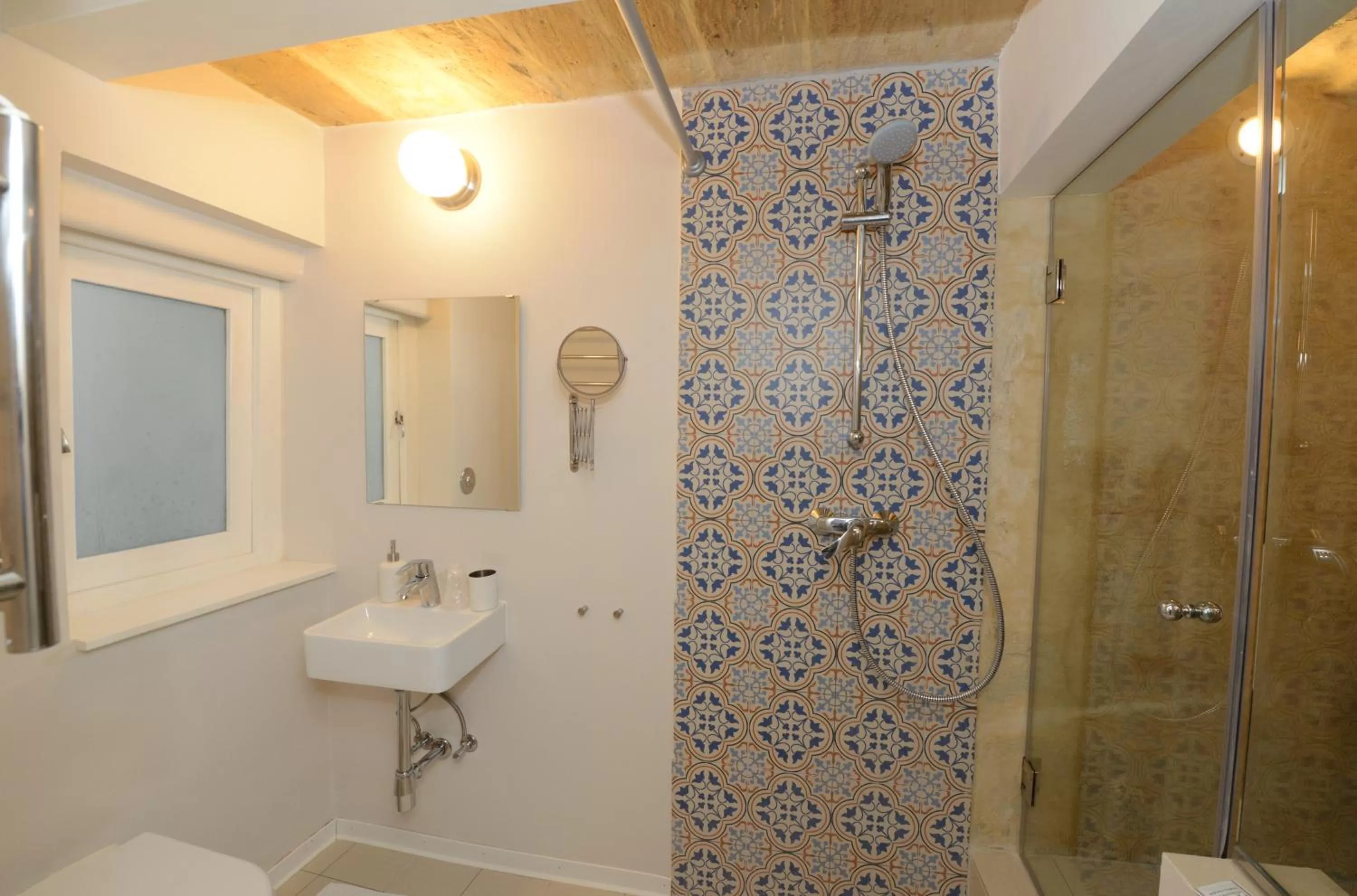 Bathroom in Paulos Valletta