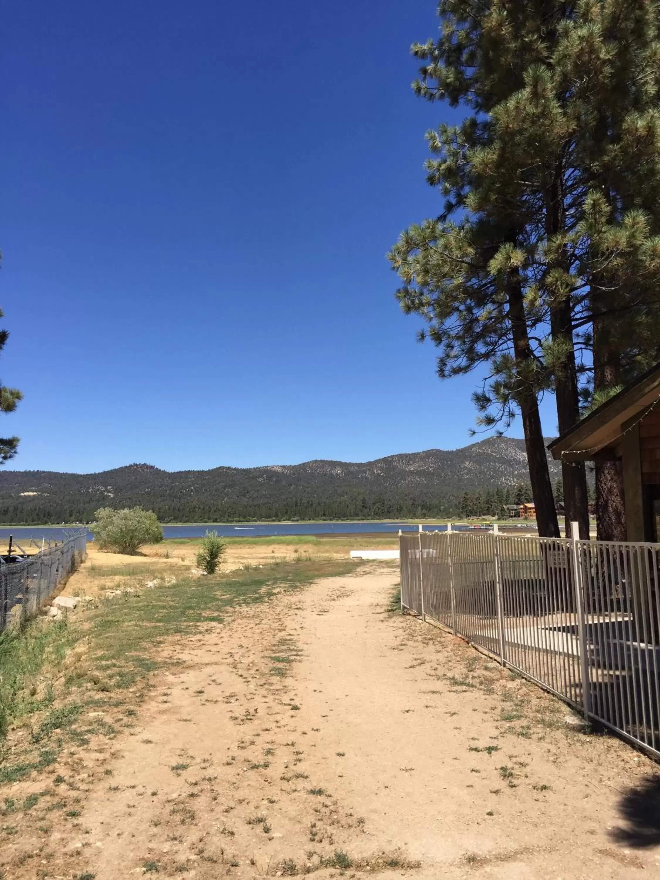 Lake view, Beach in Vintage Lakeside Inn