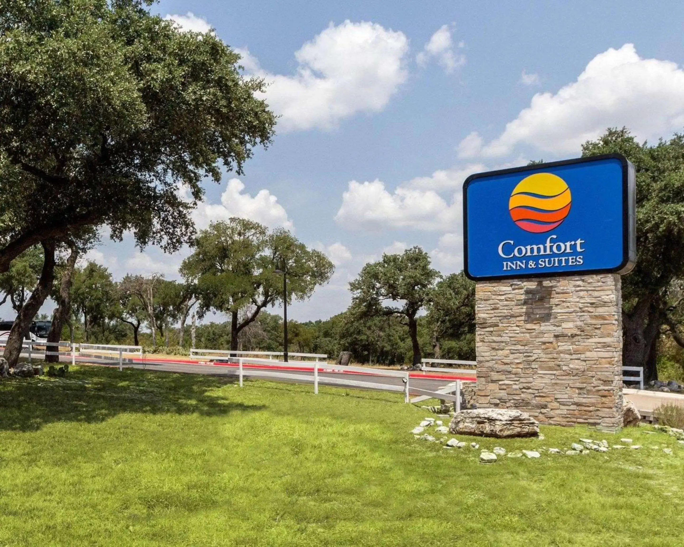 Property Building in Comfort Inn & Suites Burnet