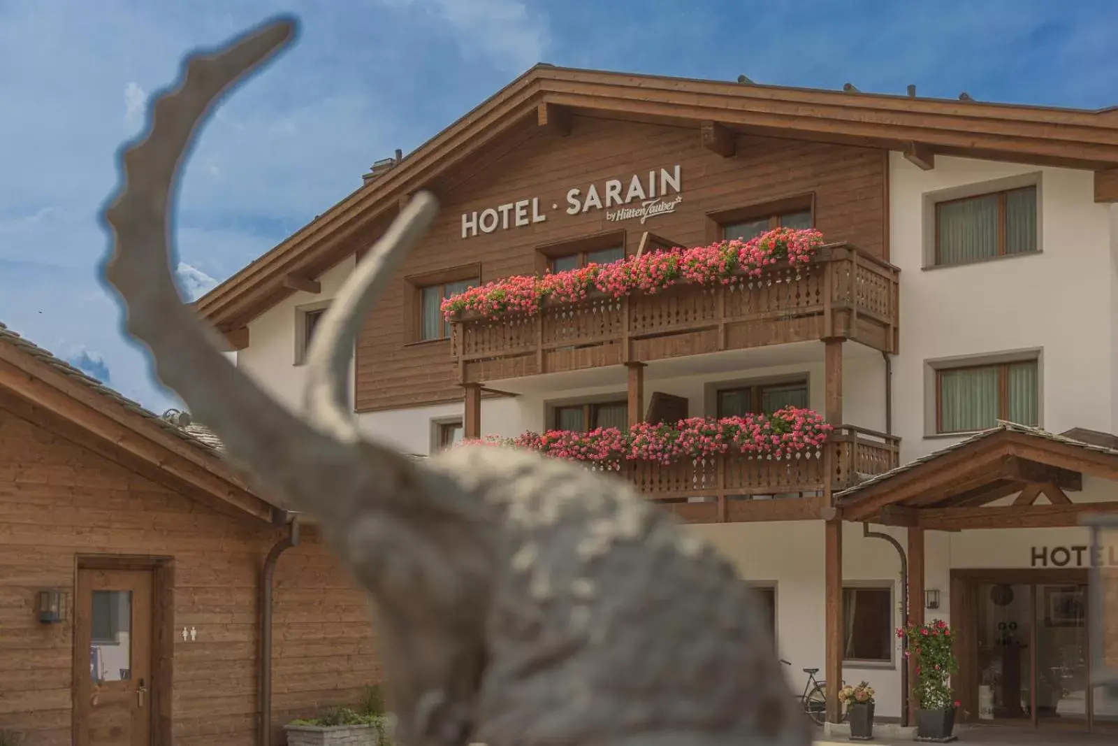 Facade/entrance, Property Building in Hotel Sarain Active Mountain Resort