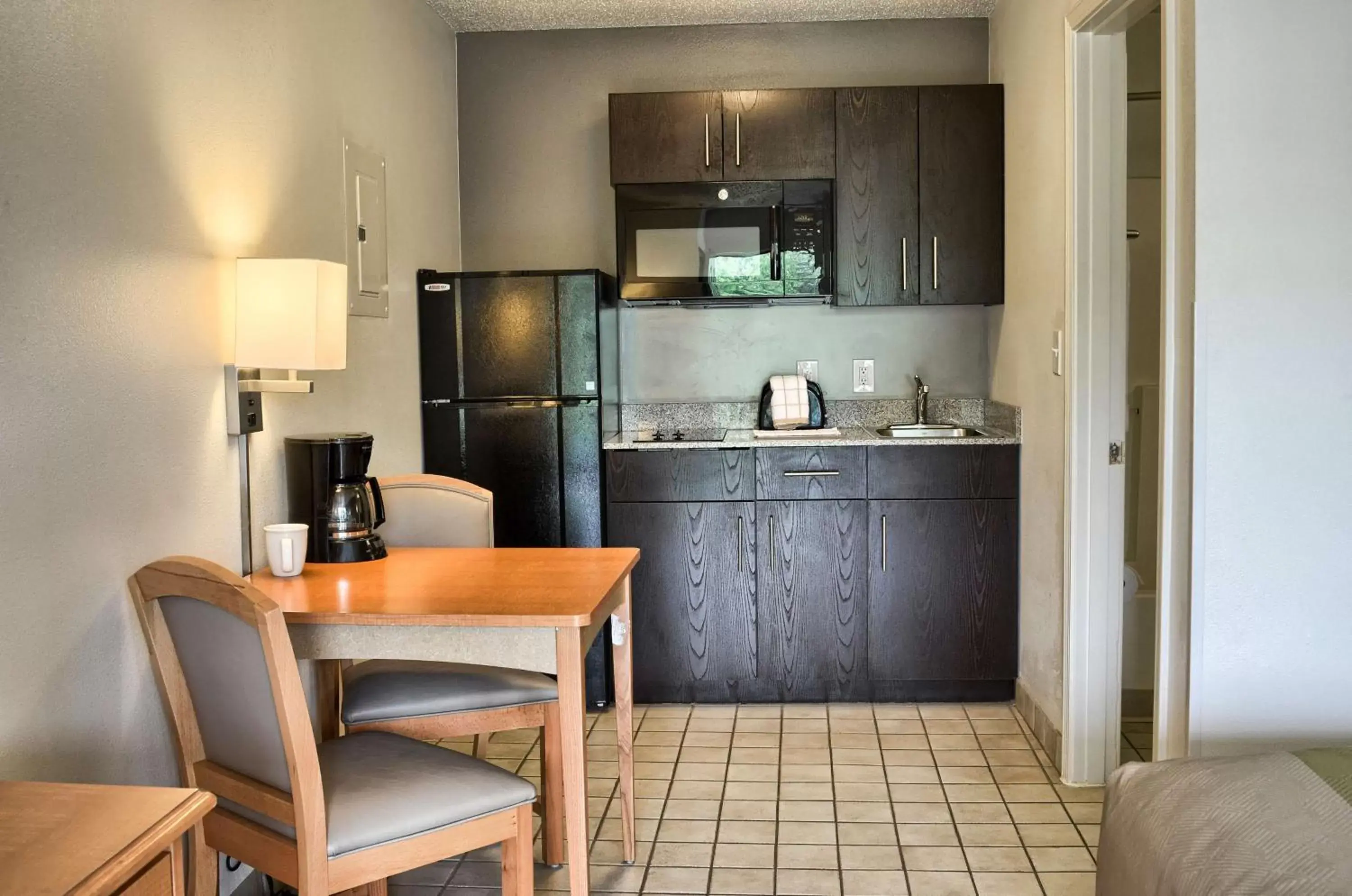 Kitchen or kitchenette, Kitchen/Kitchenette in Studio 6-Pascagoula, MS