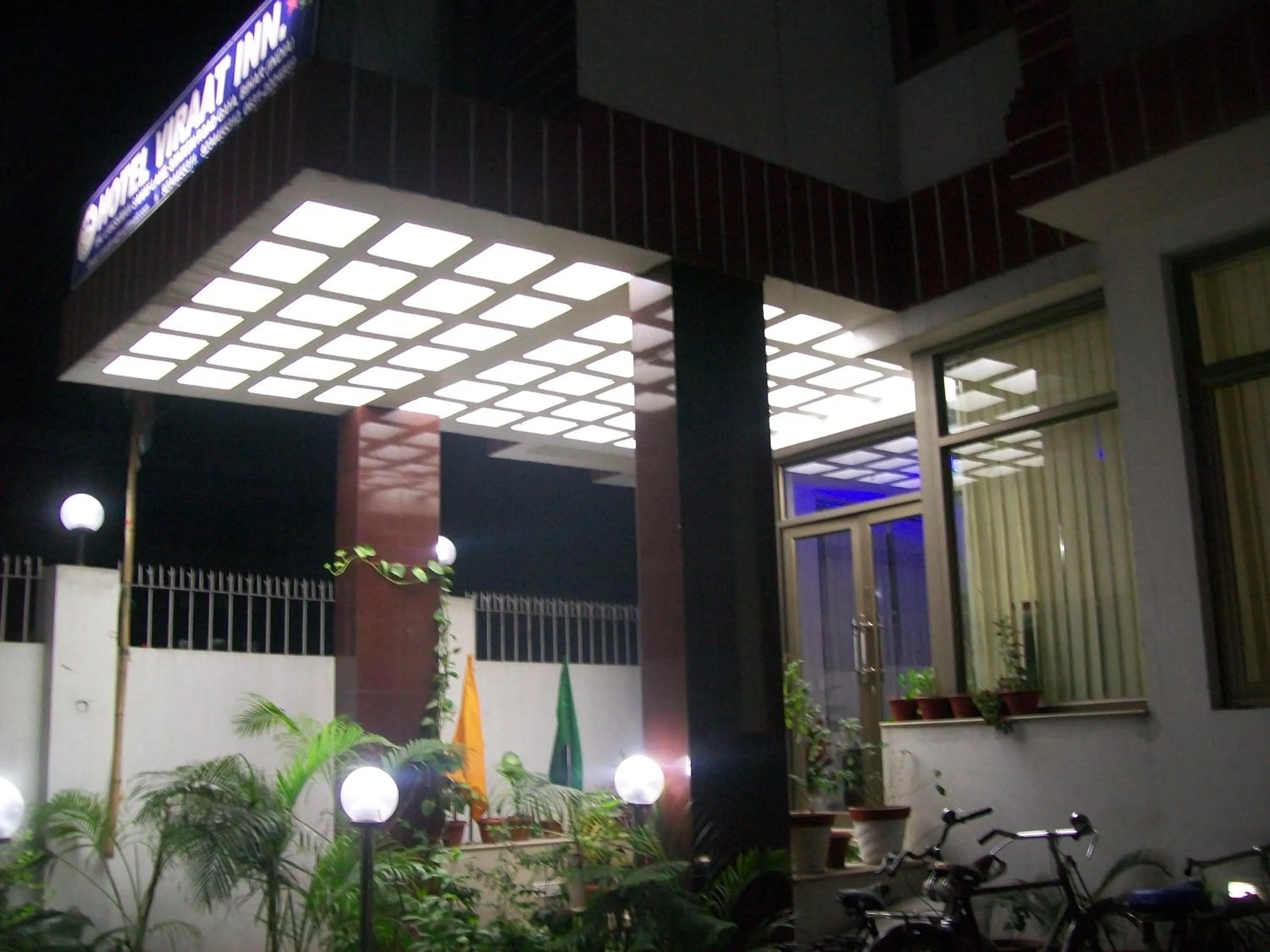Facade/entrance in Hotel Viraat Inn
