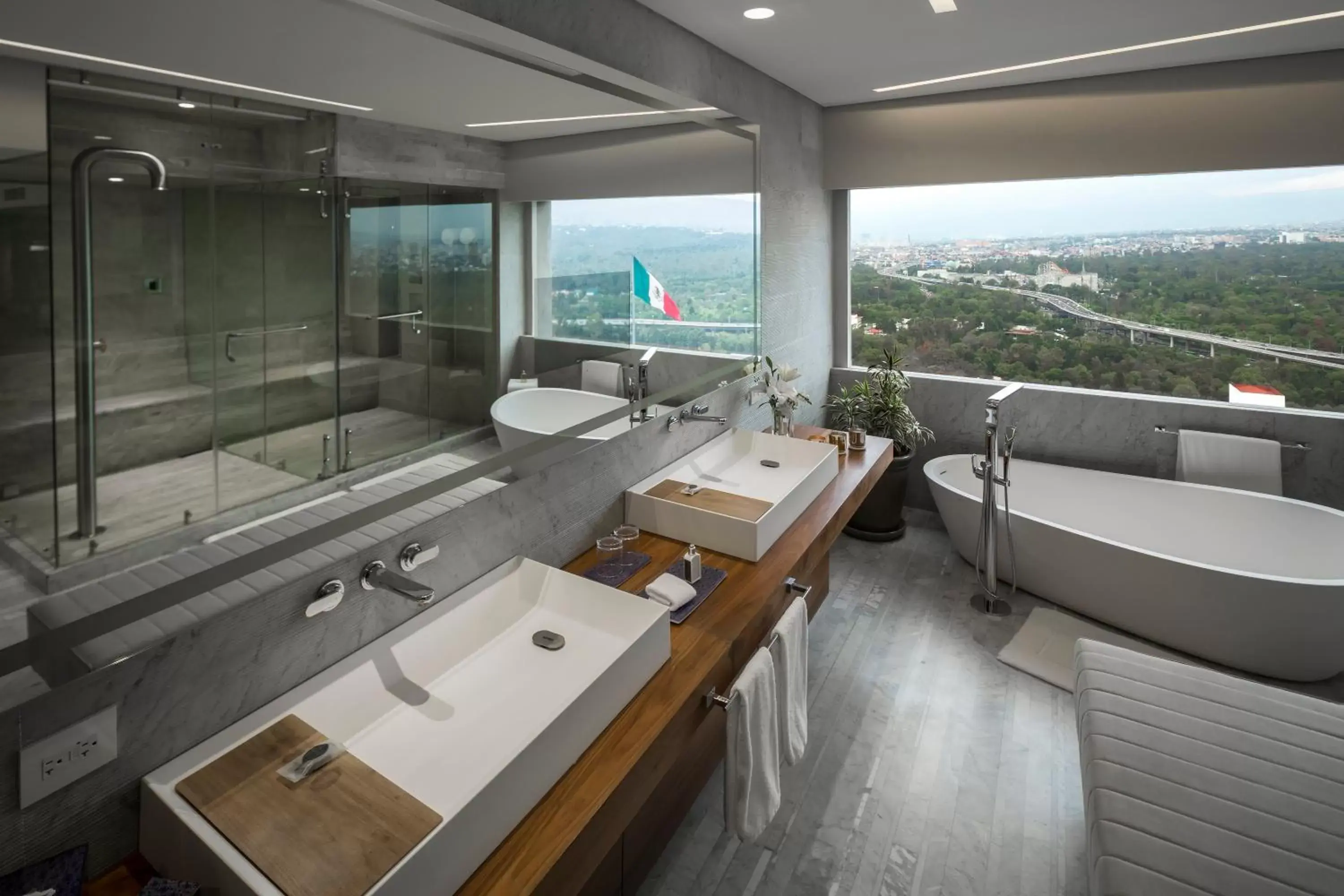 Bedroom, Bathroom in InterContinental Presidente Mexico City, an IHG Hotel