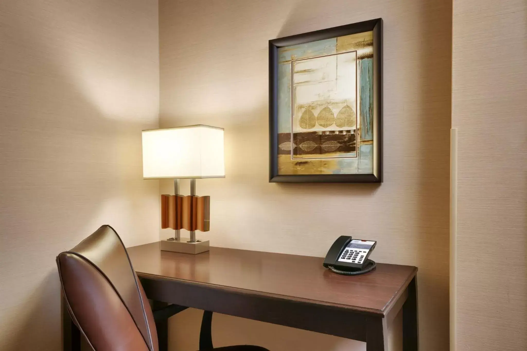 Bedroom, TV/Entertainment Center in Holiday Inn Express Hotel & Suites Butte, an IHG Hotel