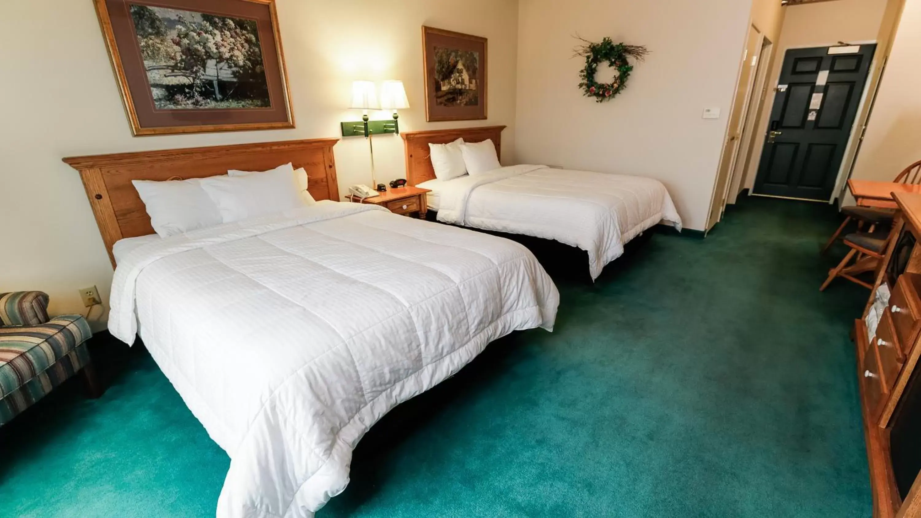 Photo of the whole room, Bed in Van Buren Hotel