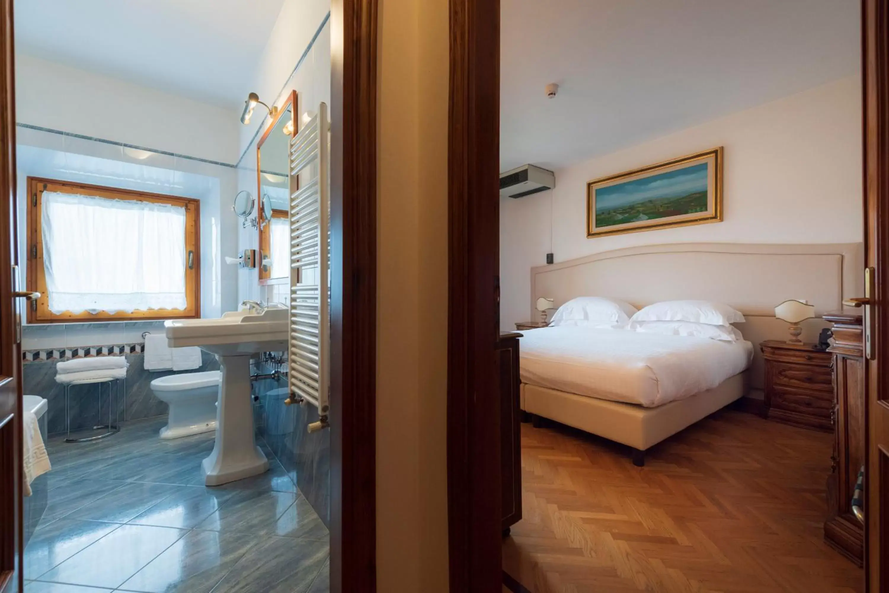 Bed in Villa Scacciapensieri Boutique Hotel